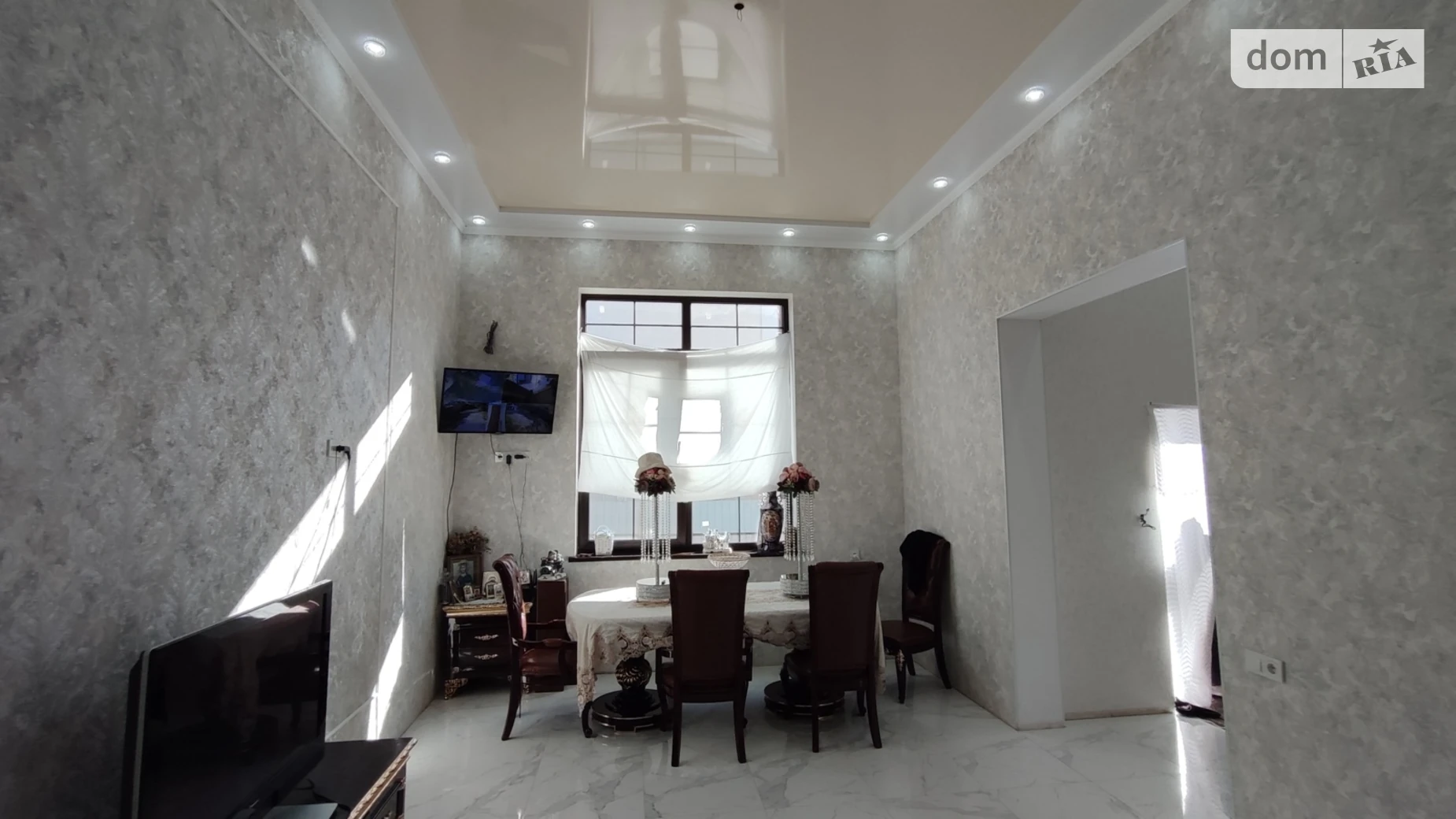 Продается дом на 2 этажа 160 кв. м с камином, цена: 220000 $ - фото 2