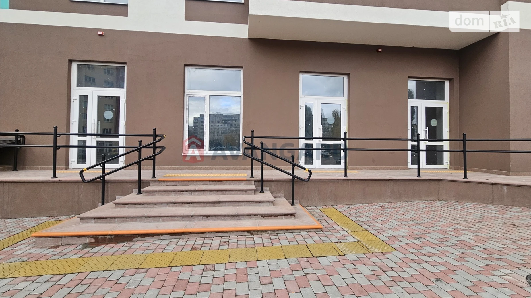 Сдается в аренду офис 82 кв. м в бизнес-центре, цена: 400 грн - фото 2