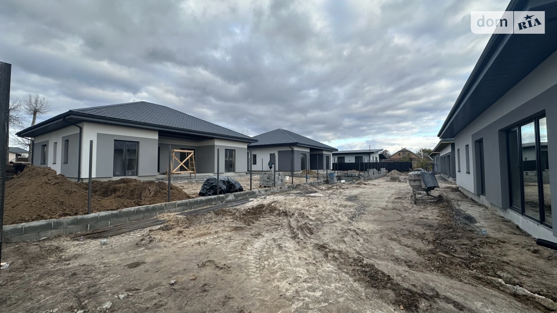 Продается одноэтажный дом 107 кв. м с бассейном, цена: 110000 $ - фото 3