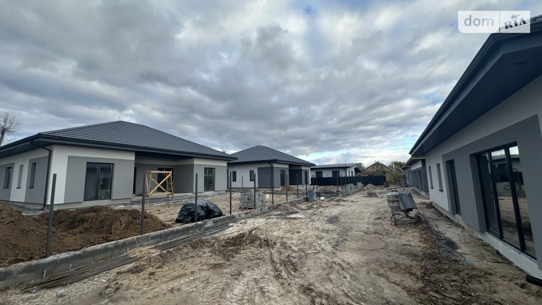 Продается одноэтажный дом 107 кв. м с бассейном, цена: 110000 $ - фото 4