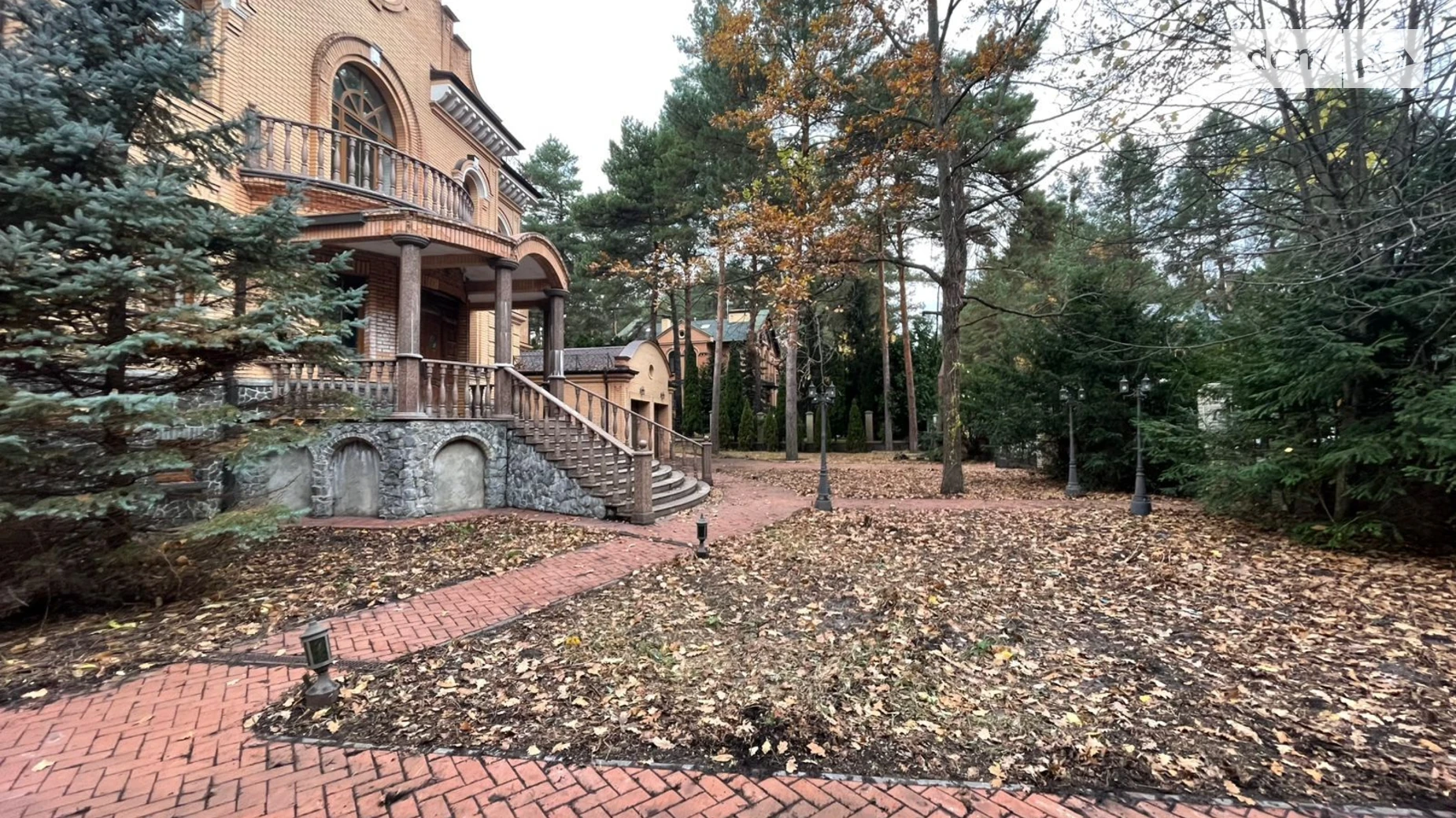 Продается дом на 2 этажа 980 кв. м с садом, цена: 1200000 € - фото 2