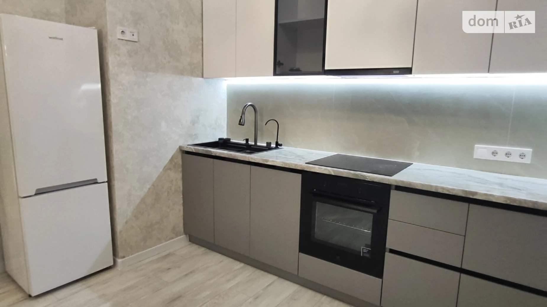 Продается 2-комнатная квартира 60 кв. м в Одессе, ул. Краснова, 1Б - фото 2