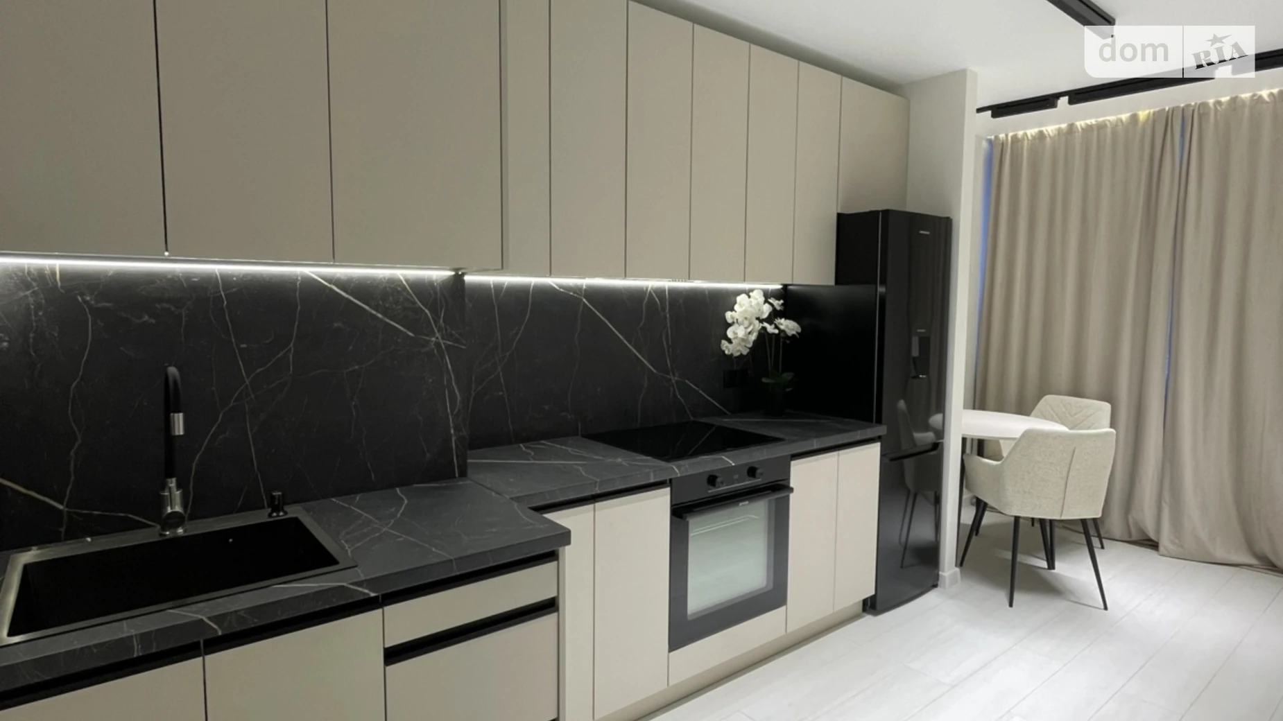 Продается 1-комнатная квартира 36 кв. м в Броварах, ул. Симоненко, 107 - фото 2