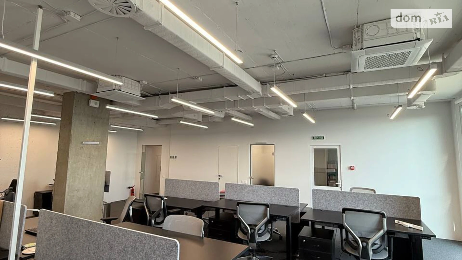 Сдается в аренду офис 80 кв. м в бизнес-центре, цена: 1800 € - фото 2