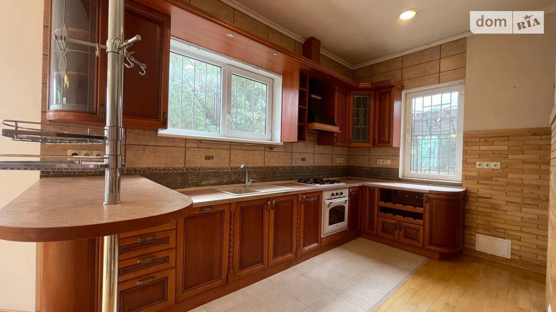 Продается дом на 2 этажа 303 кв. м с балконом, цена: 150000 $ - фото 2