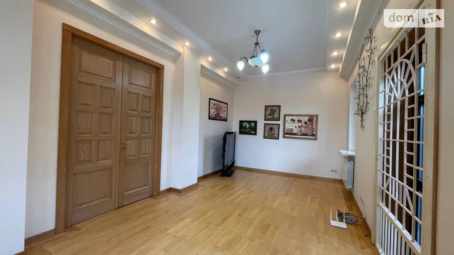 Продается дом на 2 этажа 303 кв. м с балконом, цена: 150000 $ - фото 4