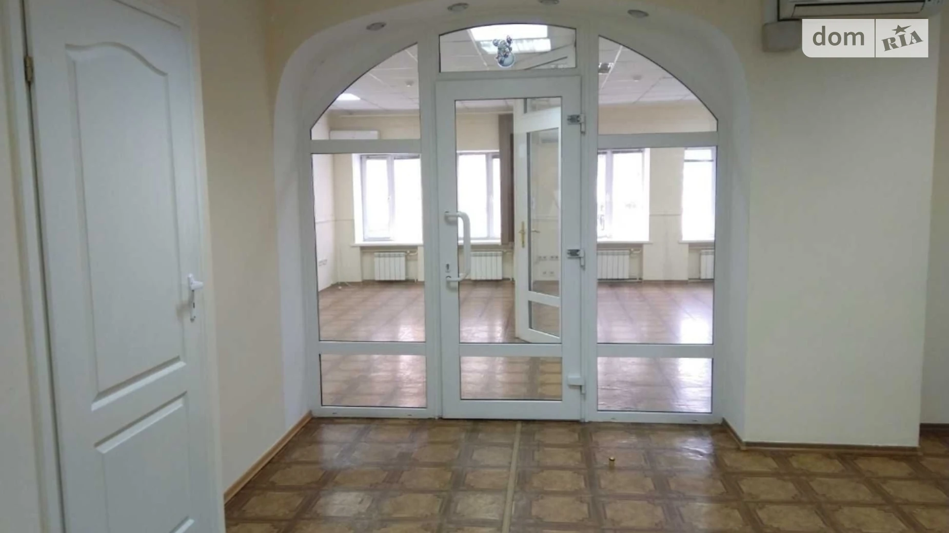 Сдается в аренду офис 102.7 кв. м в бизнес-центре, цена: 19900 грн - фото 2