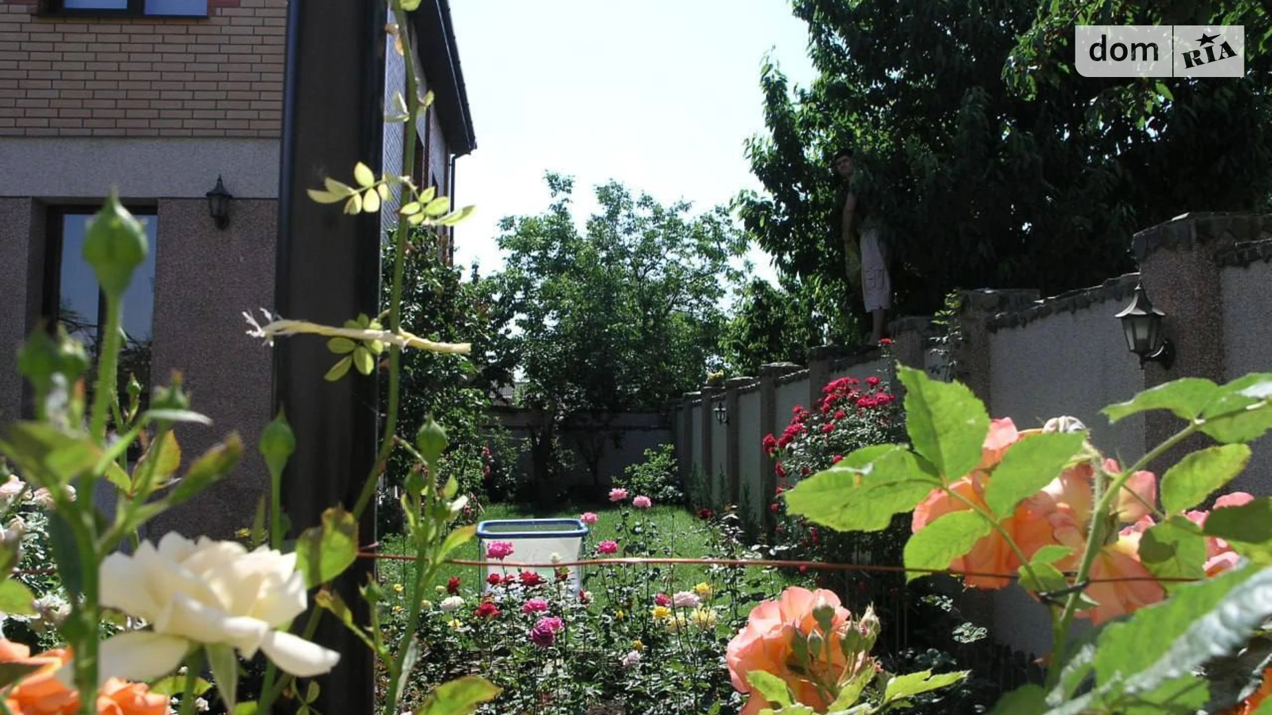 Продается дом на 2 этажа 292.2 кв. м с баней/сауной, цена: 238000 $ - фото 2