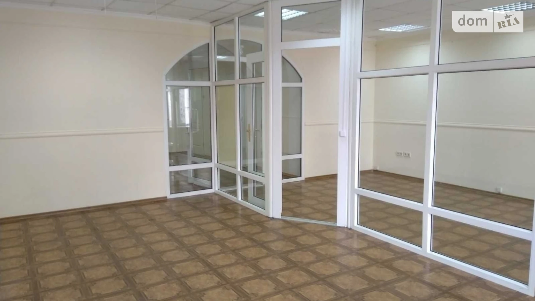 Сдается в аренду офис 75 кв. м в бизнес-центре, цена: 14900 грн - фото 4