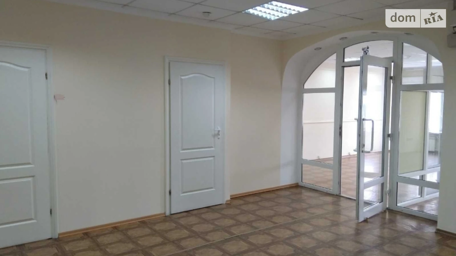 Сдается в аренду офис 75 кв. м в бизнес-центре, цена: 14900 грн - фото 2