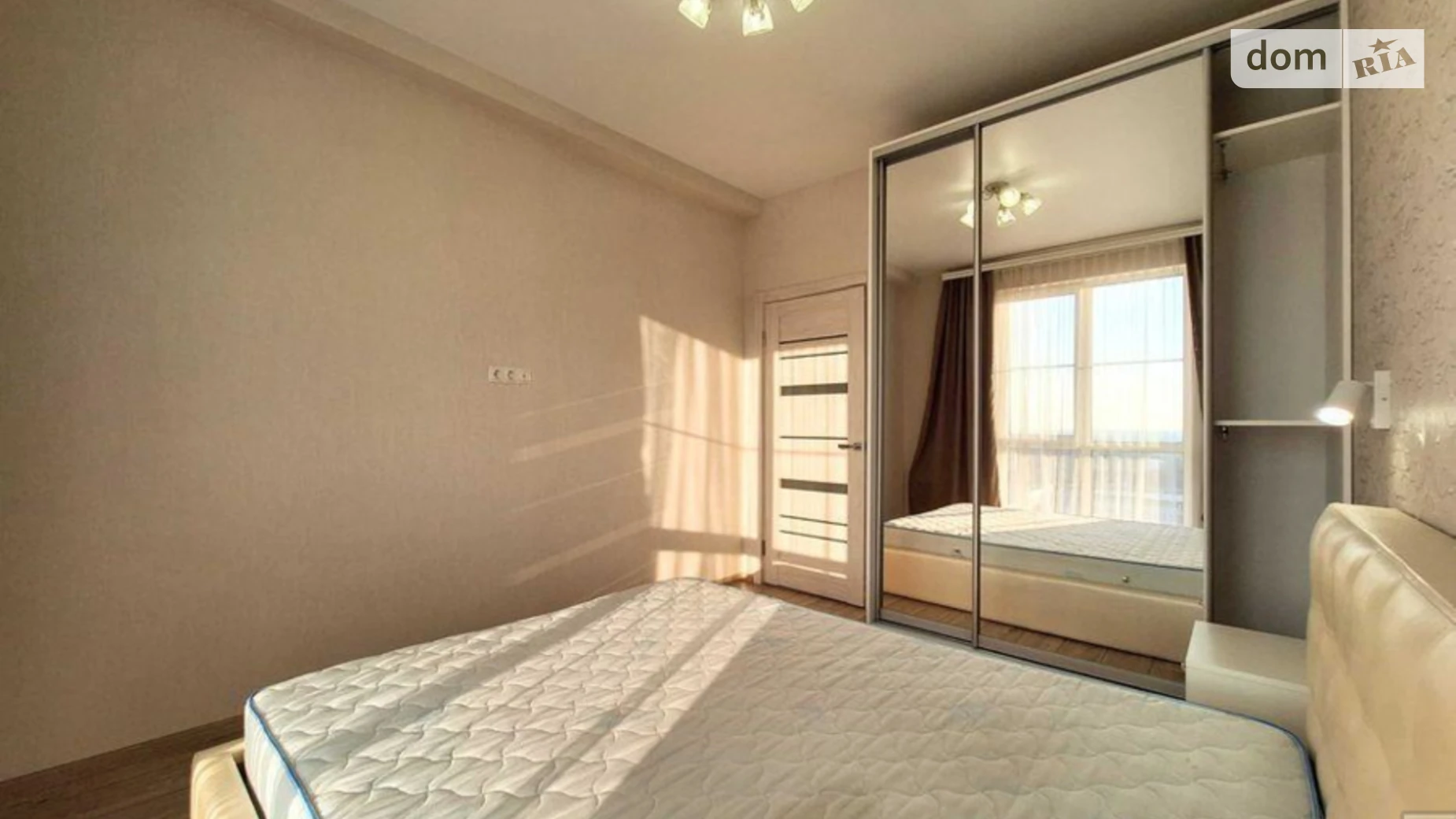 Продается 1-комнатная квартира 40 кв. м в Киеве, ул. Михаила Максимовича, 26Б - фото 2