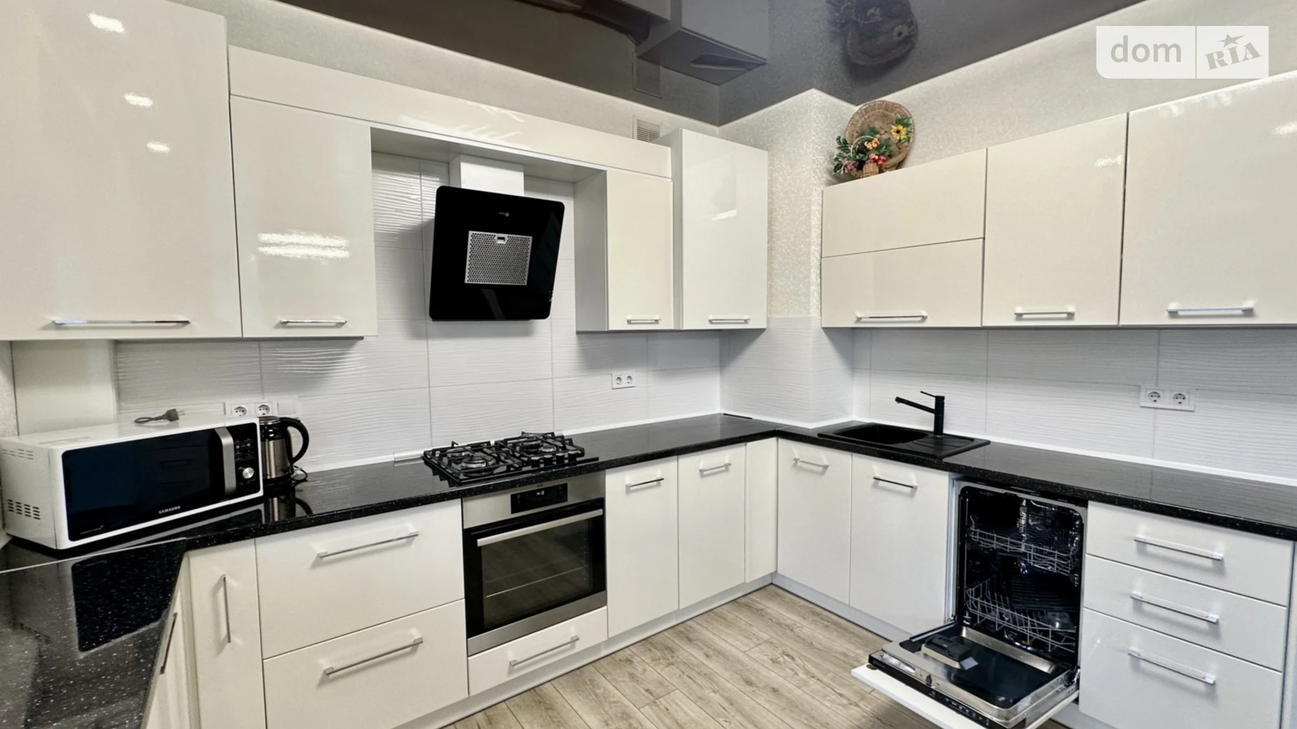 Сдается в аренду 3-комнатная квартира 104 кв. м в Львове, ул. Стуса Василия, 22А - фото 2