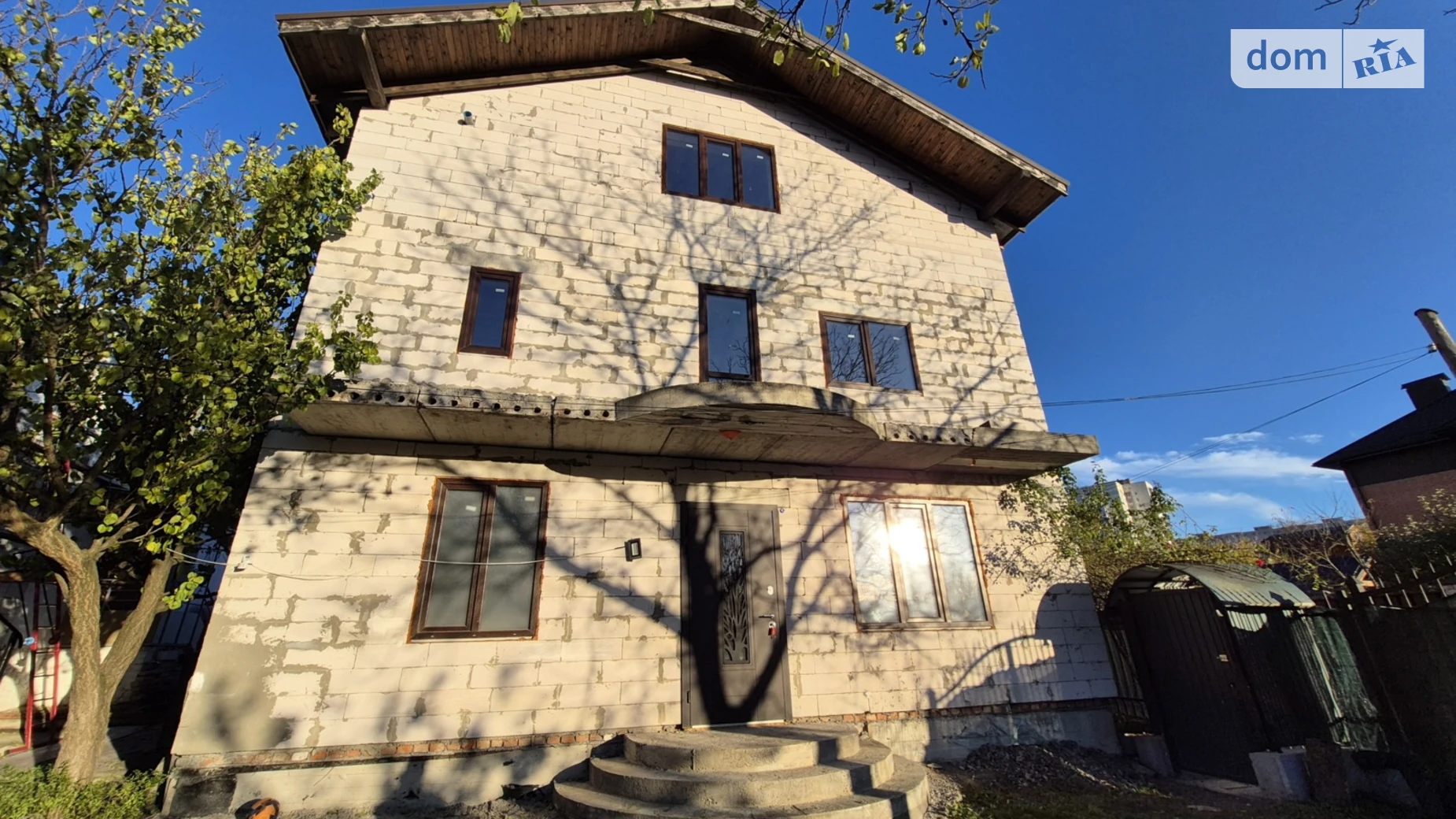 Продается дом на 3 этажа 115 кв. м с участком, цена: 95000 $ - фото 2