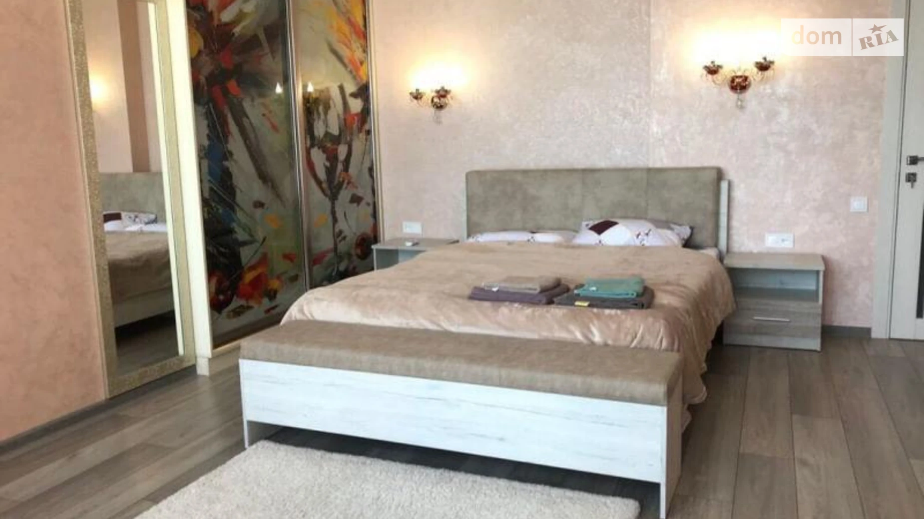 Продается дом на 3 этажа 300 кв. м с гаражом, цена: 240000 $ - фото 2