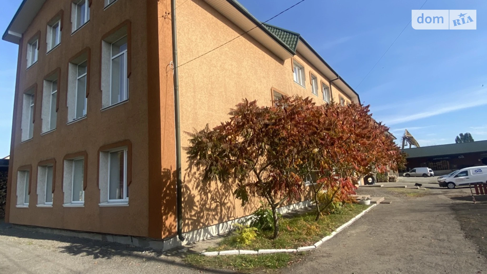 Продается помещения свободного назначения 2758.2 кв. м в 3-этажном здании, цена: 3200000 € - фото 2