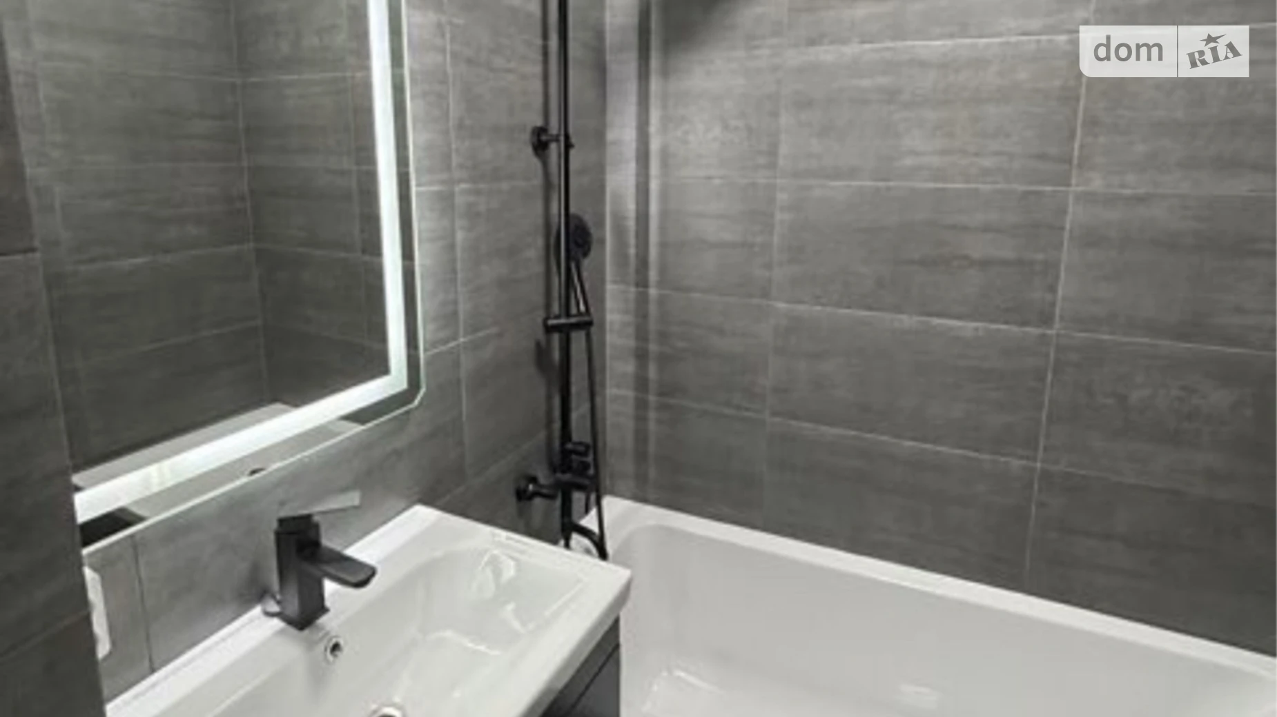 Продается 3-комнатная квартира 75 кв. м в Черновцах, ул. Сергея Скальда(Комарова Владимира), 28А - фото 3