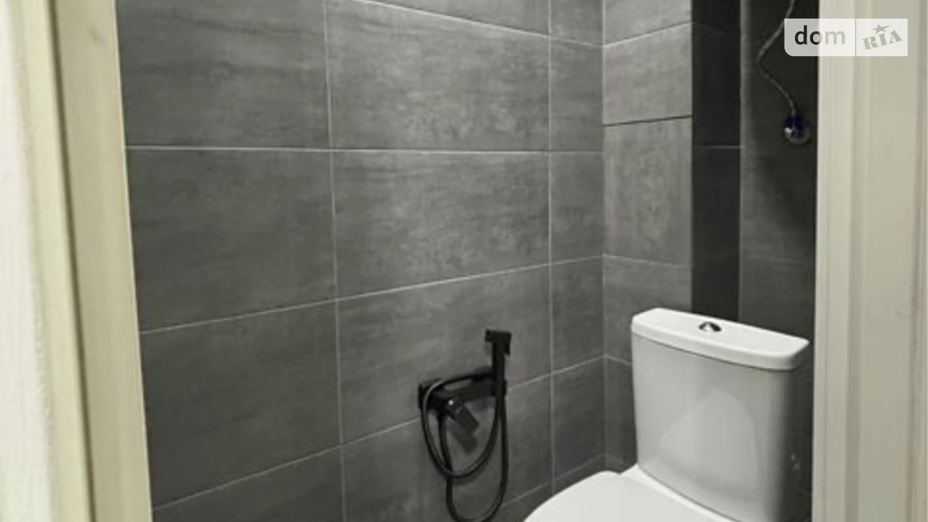 Продается 3-комнатная квартира 75 кв. м в Черновцах, ул. Сергея Скальда(Комарова Владимира), 28А - фото 2