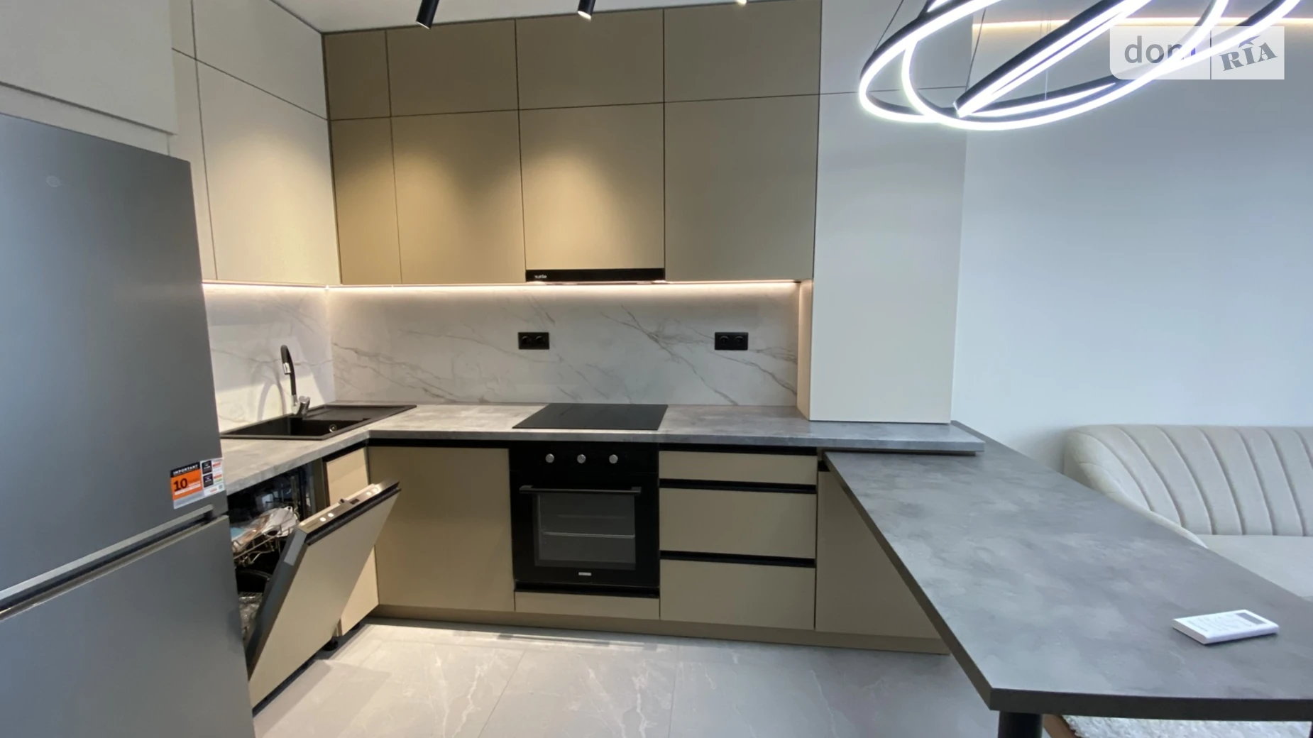 Сдается в аренду 1-комнатная квартира 40 кв. м в Ивано-Франковске, бул. Южный, 32Б - фото 2