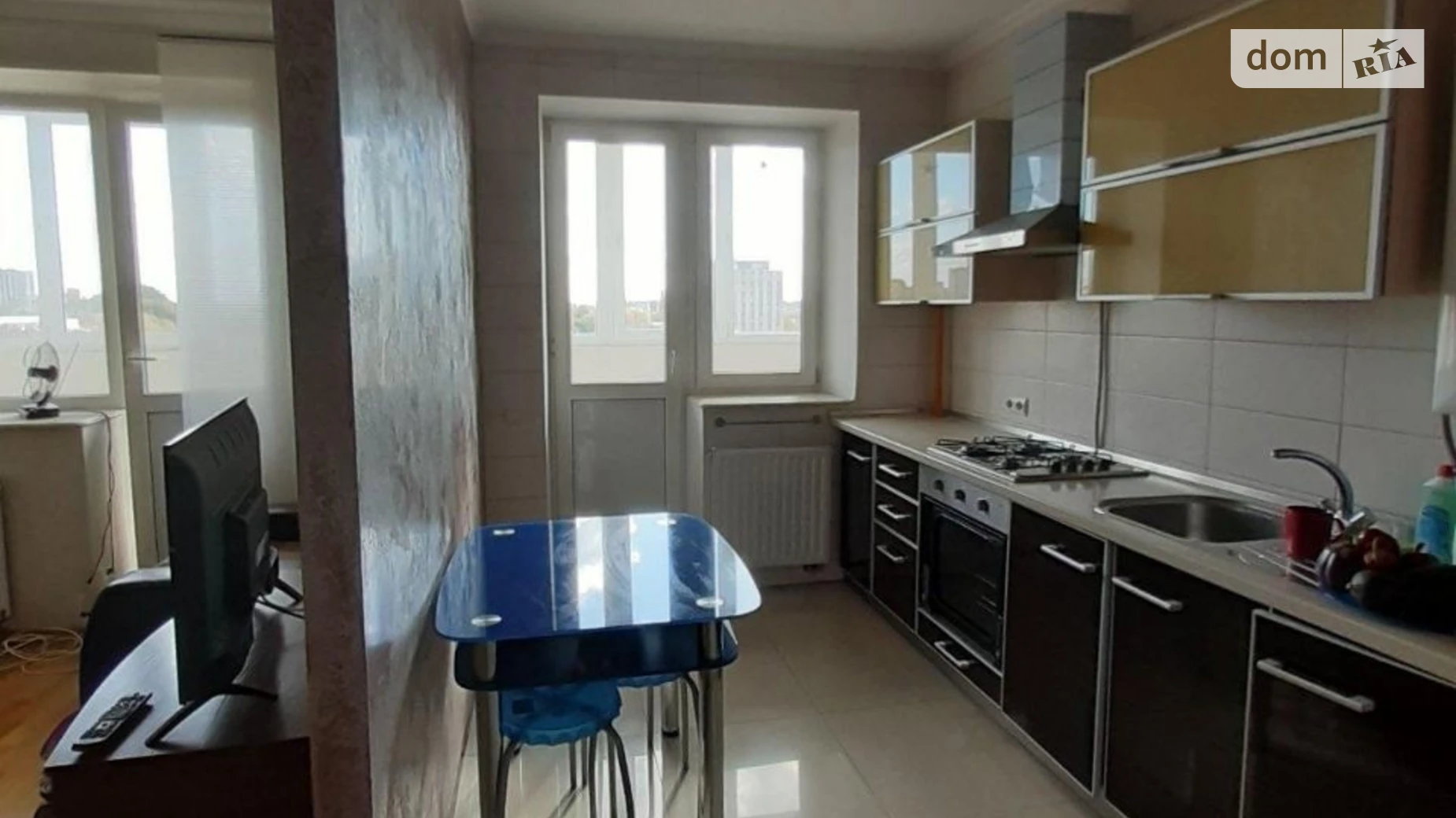 Продается 4-комнатная квартира 122 кв. м в Ровно, ул. Соборная, 63 - фото 2