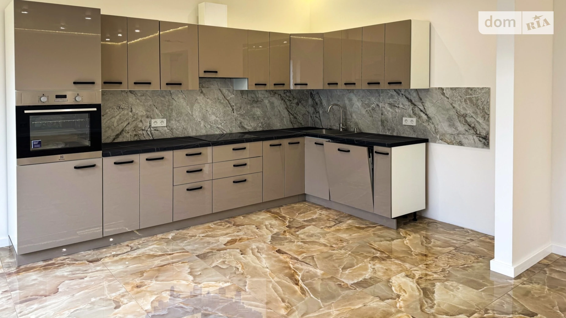 Продается дом на 2 этажа 165 кв. м с камином, цена: 249000 $ - фото 5