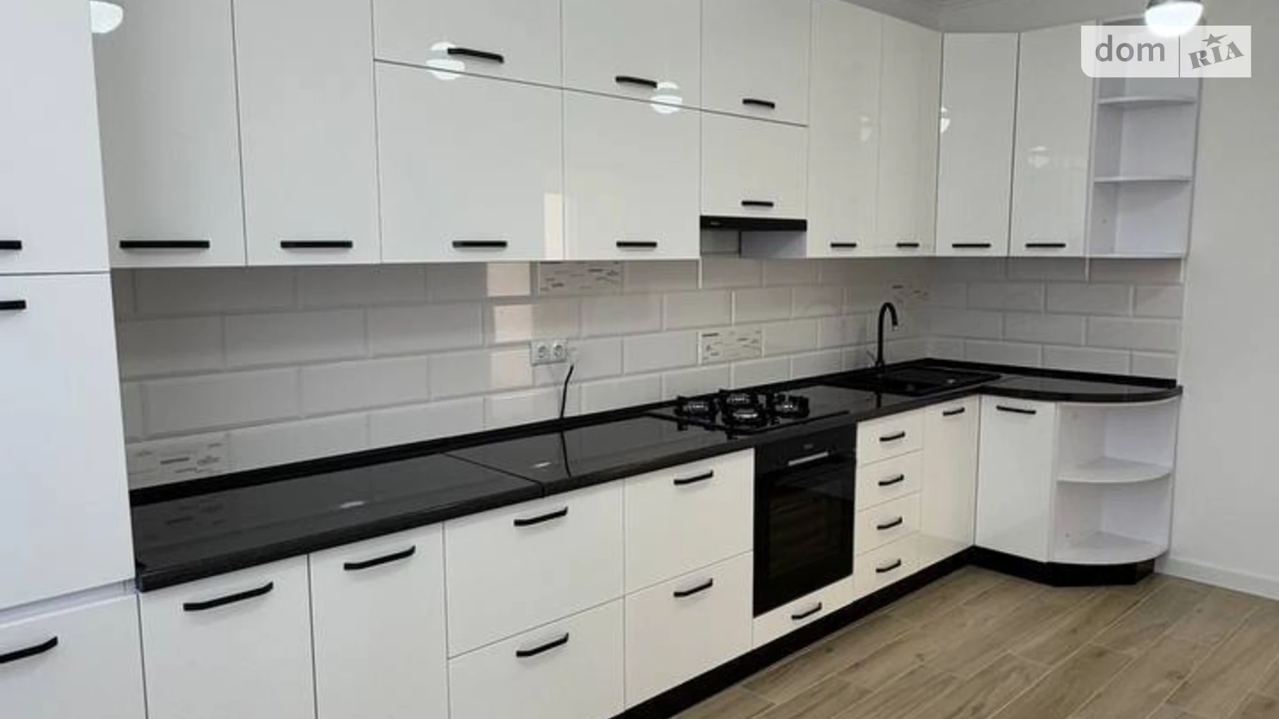 Продается 3-комнатная квартира 85 кв. м в Ивано-Франковске, ул. Национальной Гвардии, 14Е - фото 2