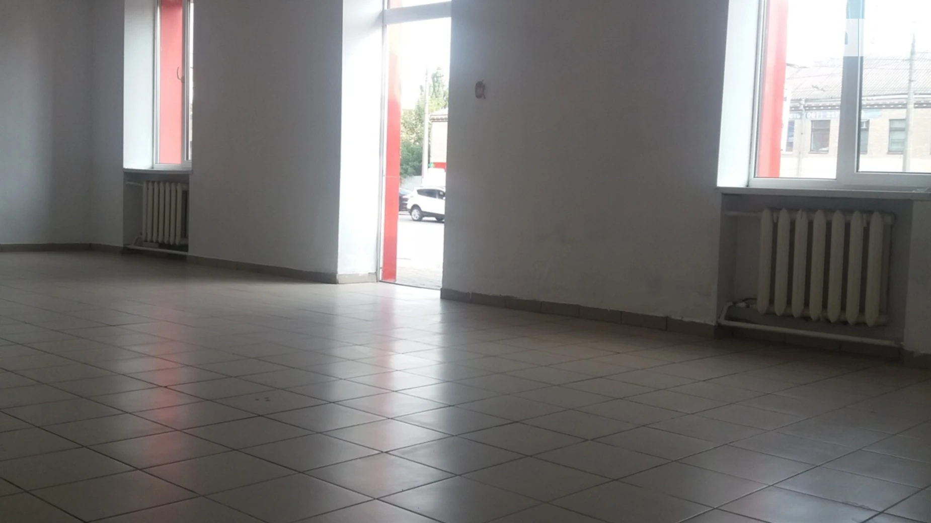 Сдается в аренду помещения свободного назначения 48.8 кв. м в 2-этажном здании, цена: 14640 грн - фото 2