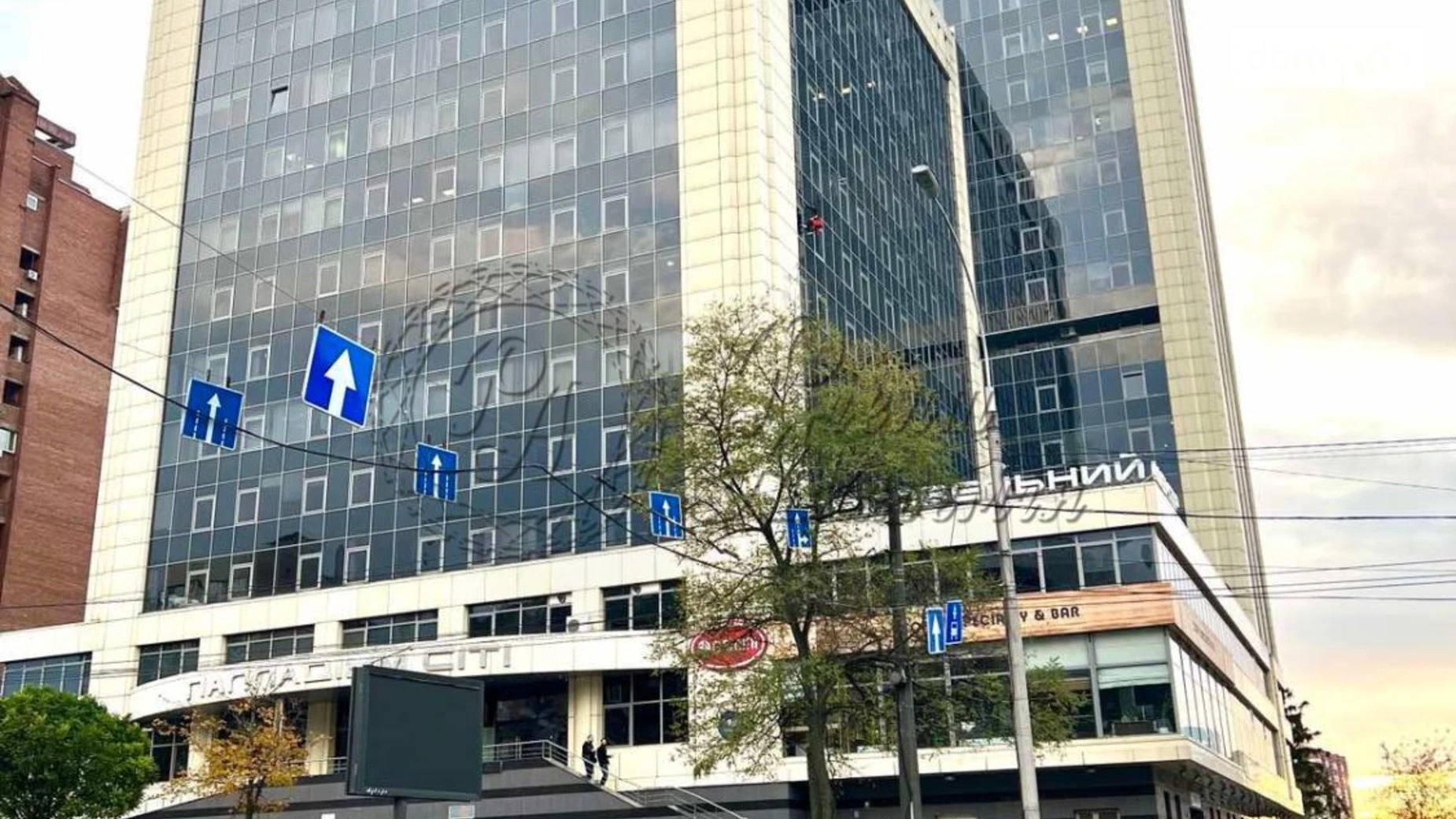 Продается офис 96.6 кв. м в бизнес-центре, цена: 260000 $ - фото 3