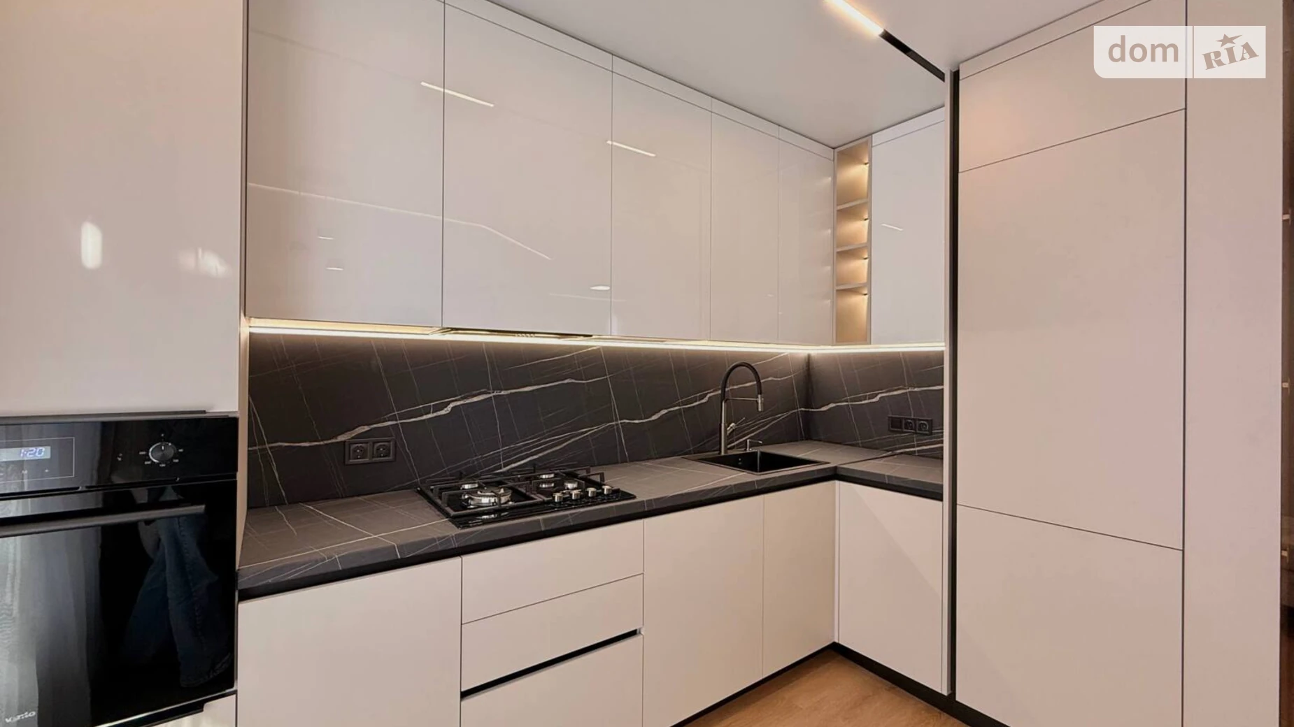 Продается 1-комнатная квартира 37 кв. м в Ивано-Франковске, ул. Юліана Пелеша(Крайковского), 3 корпус 10 - фото 3