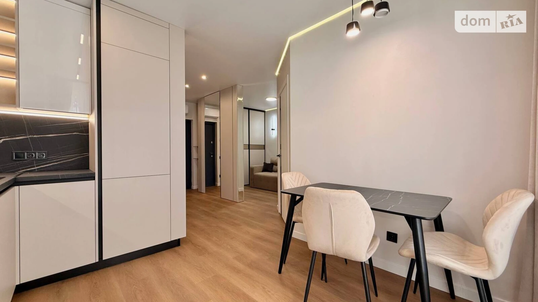 Продается 1-комнатная квартира 37 кв. м в Ивано-Франковске, ул. Юліана Пелеша(Крайковского), 3 корпус 10 - фото 4