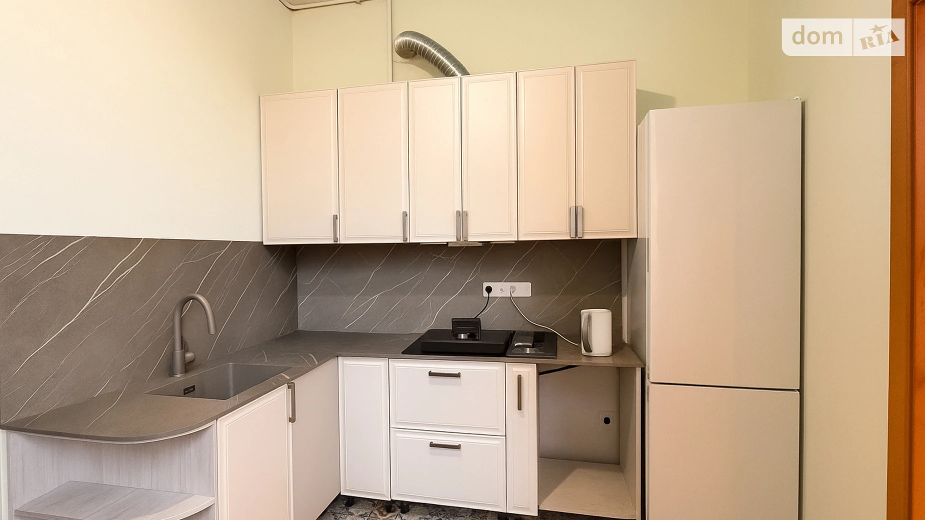 Продается 2-комнатная квартира 45 кв. м в Львове, ул. Михновских Братьев, 33 - фото 2