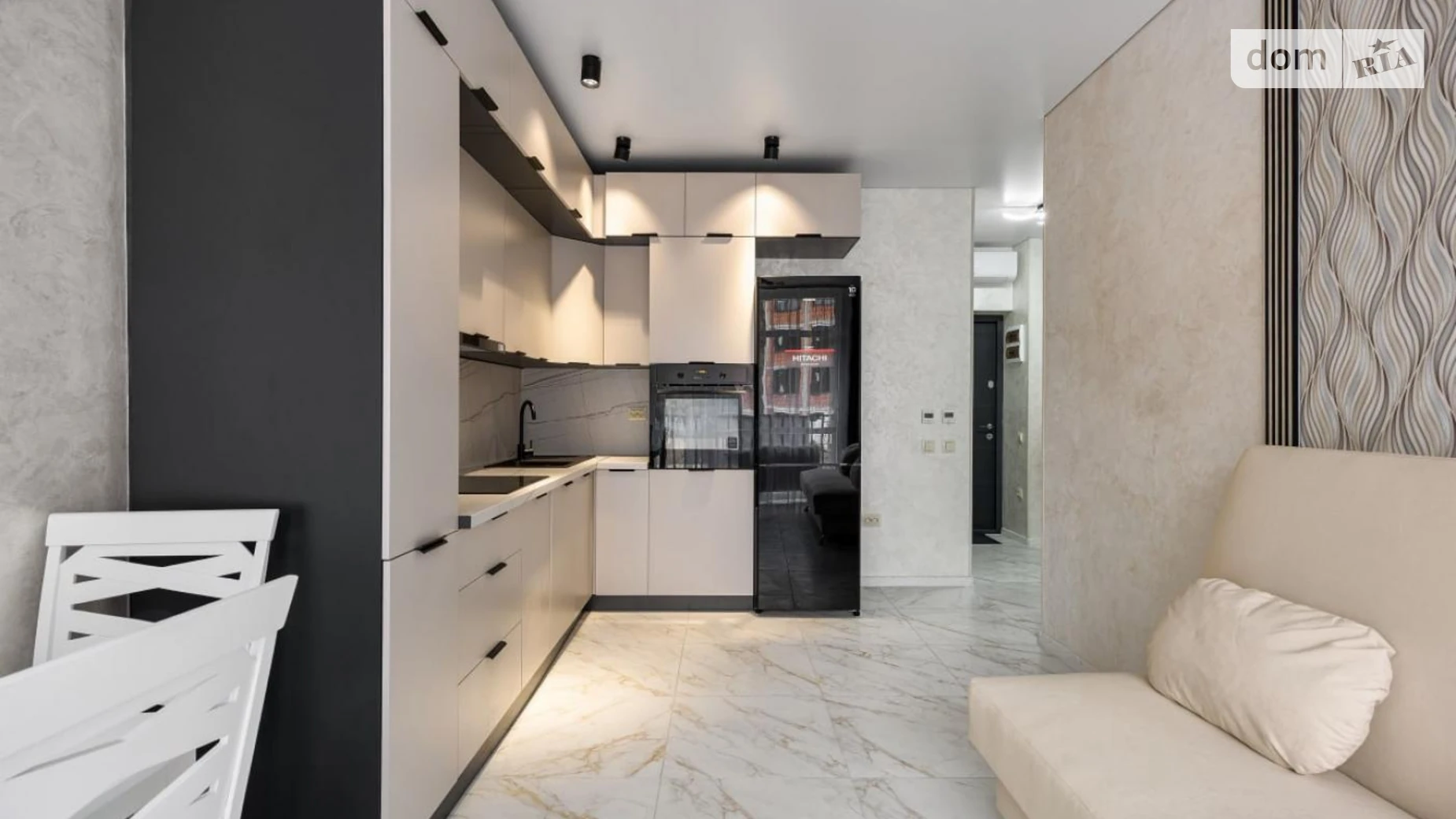 Продается 1-комнатная квартира 40.2 кв. м в Брюховичах, ул. Независимости Украины - фото 2