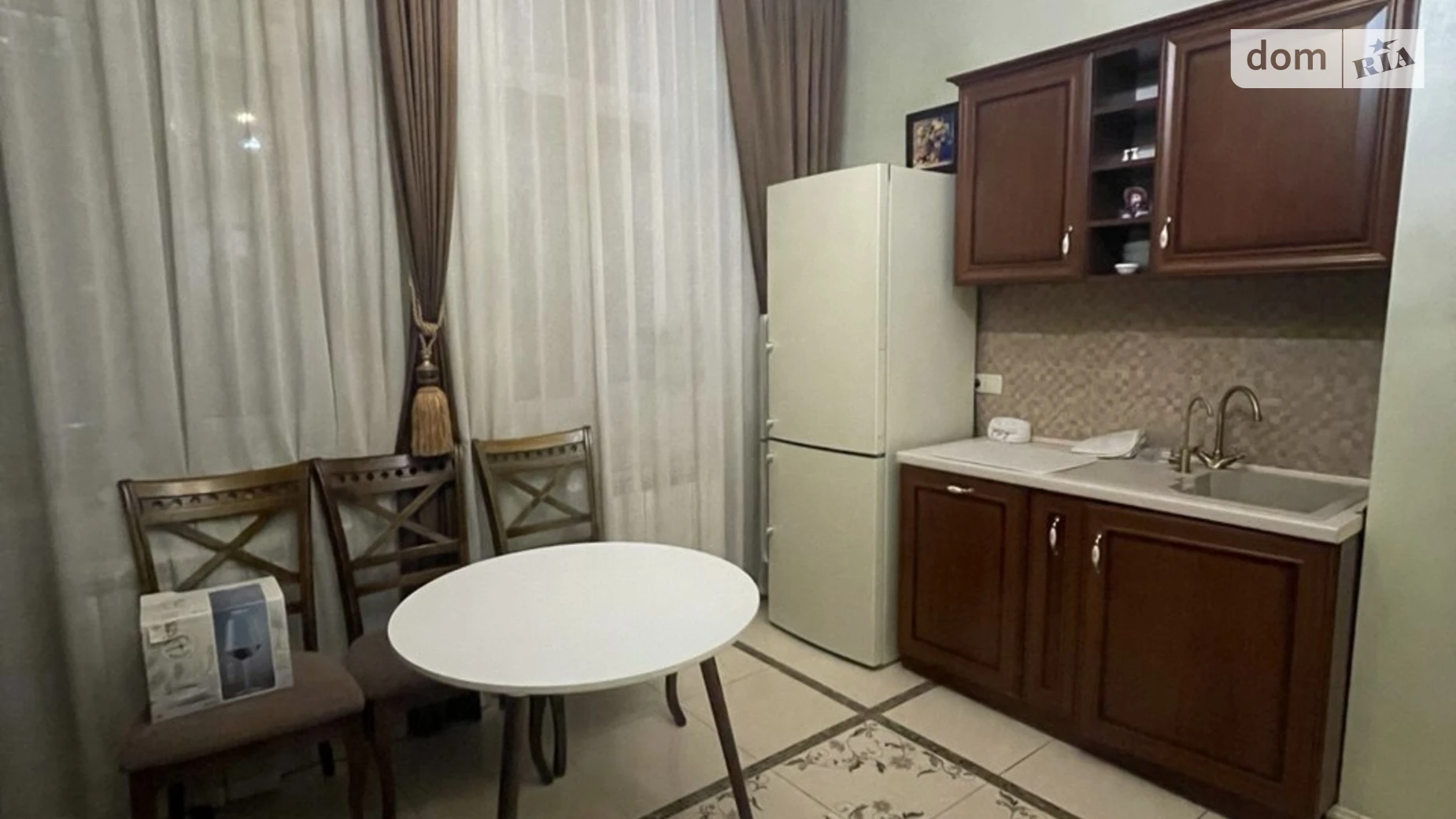 Продается 3-комнатная квартира 90 кв. м в Виннице, ул. Соборная - фото 2