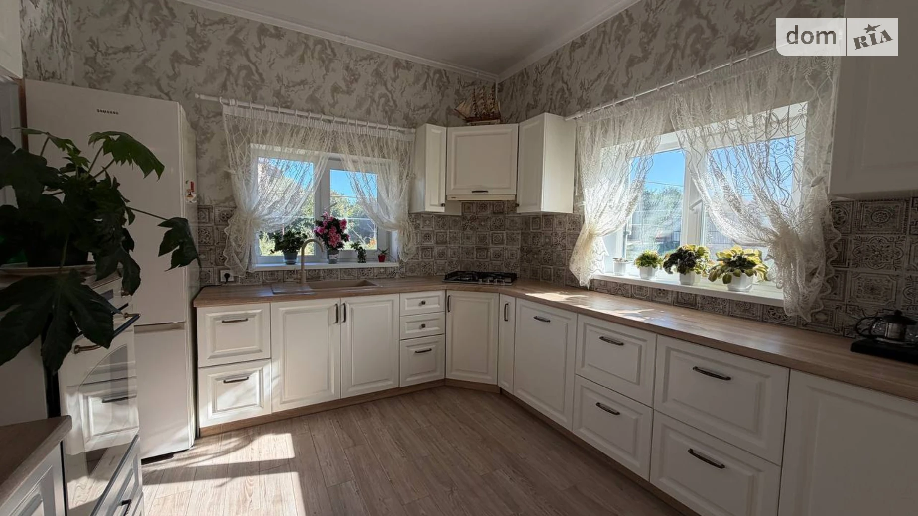 Продается одноэтажный дом 122 кв. м с верандой, цена: 90000 $ - фото 2