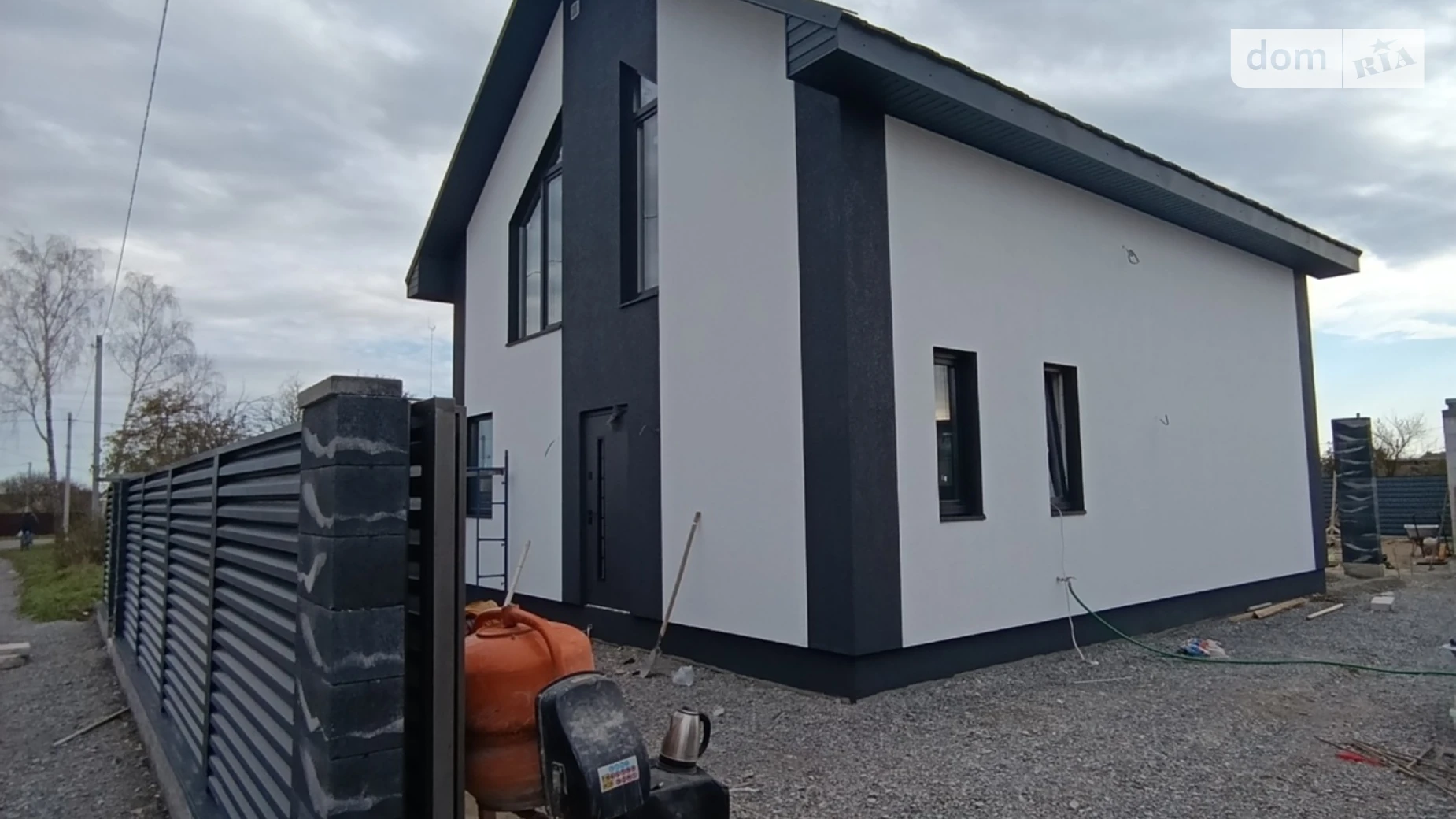 Продается дом на 2 этажа 120 кв. м с гаражом, цена: 75000 $ - фото 2