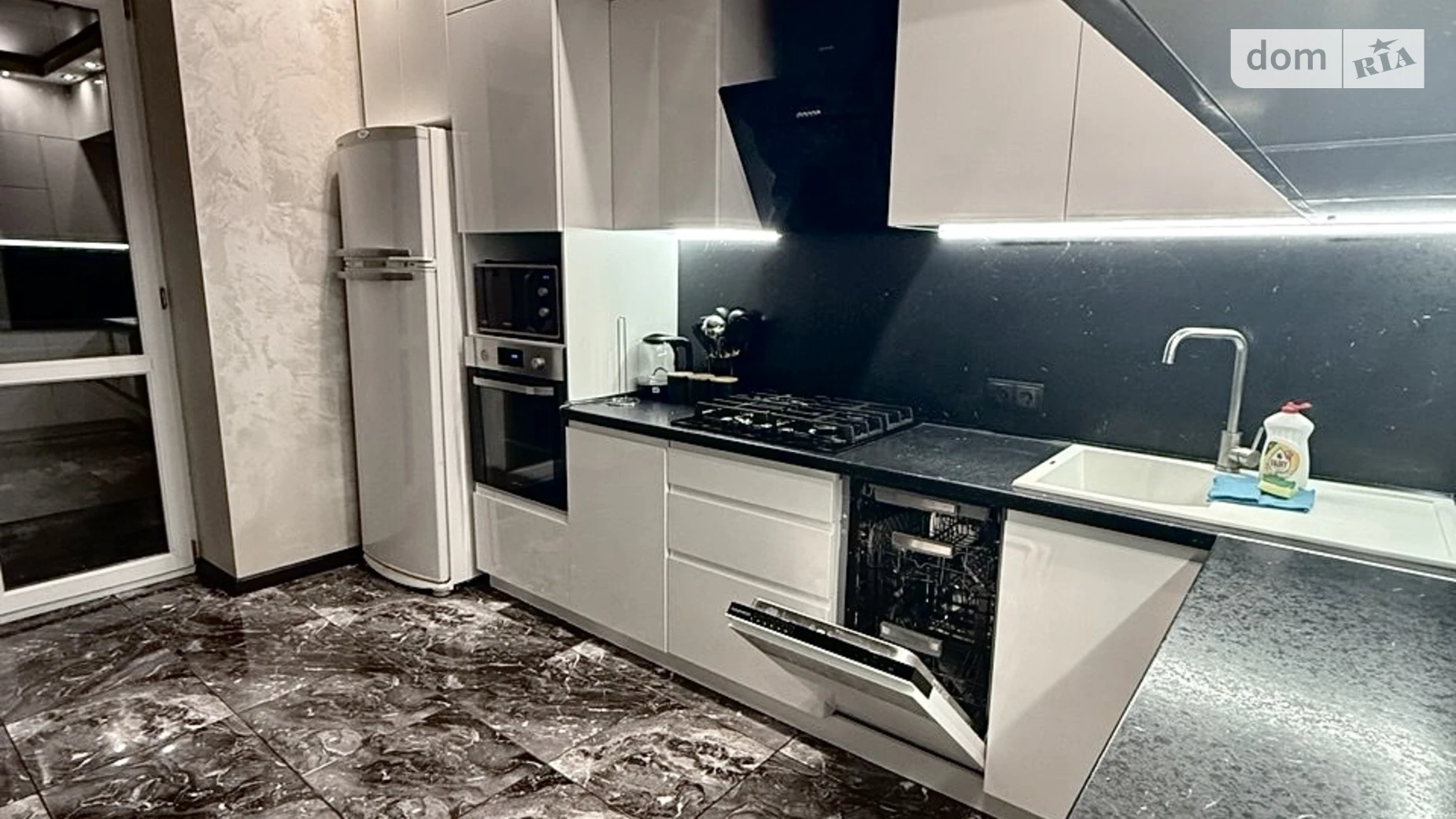 1-комнатная квартира 49 кв. м в Луцке, ул. Героев-добровольцев(Федорова), 4В - фото 4