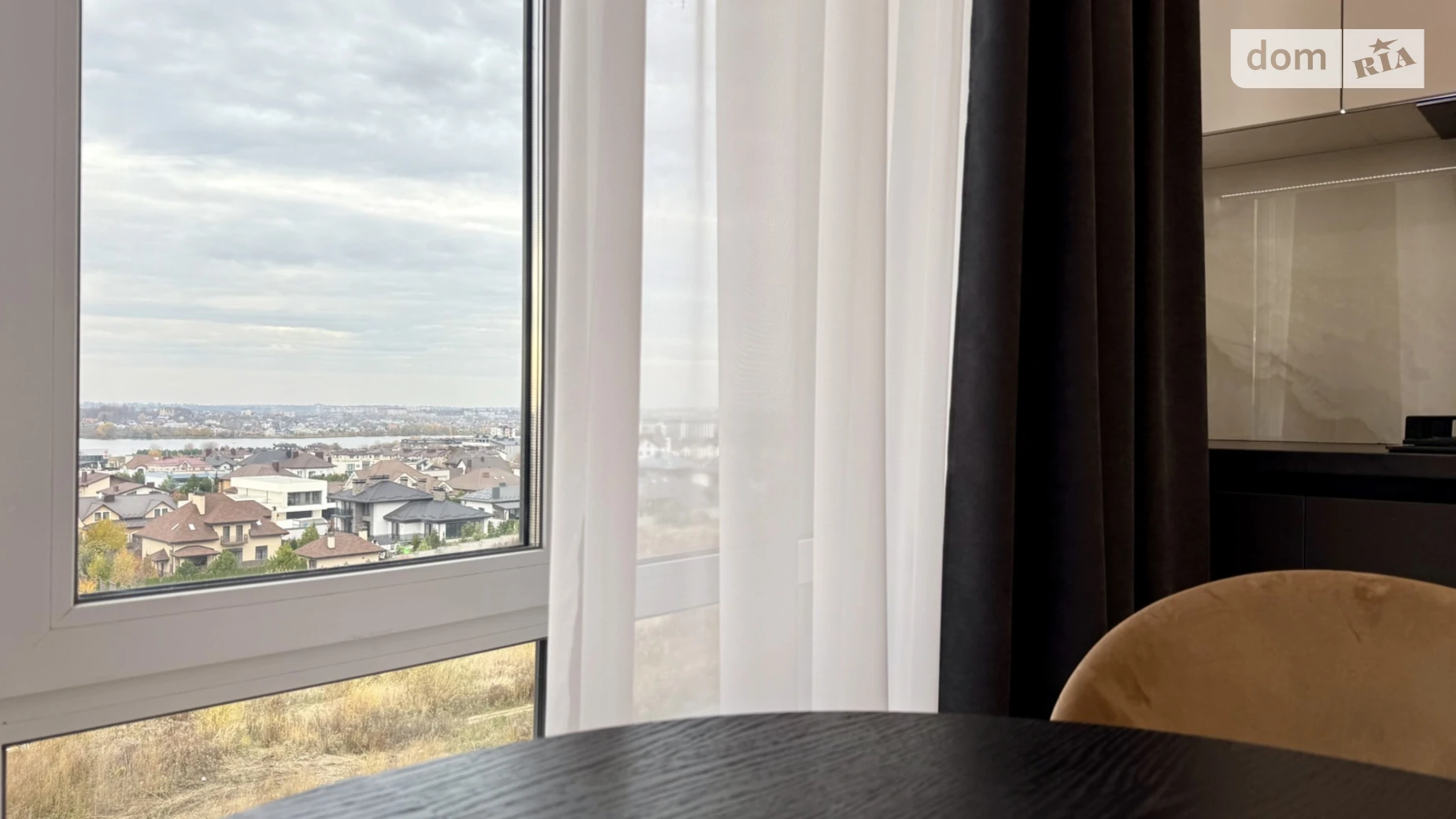 Продается 1-комнатная квартира 40 кв. м в Ровно, ул. Николая Боголюбова, 1 - фото 2