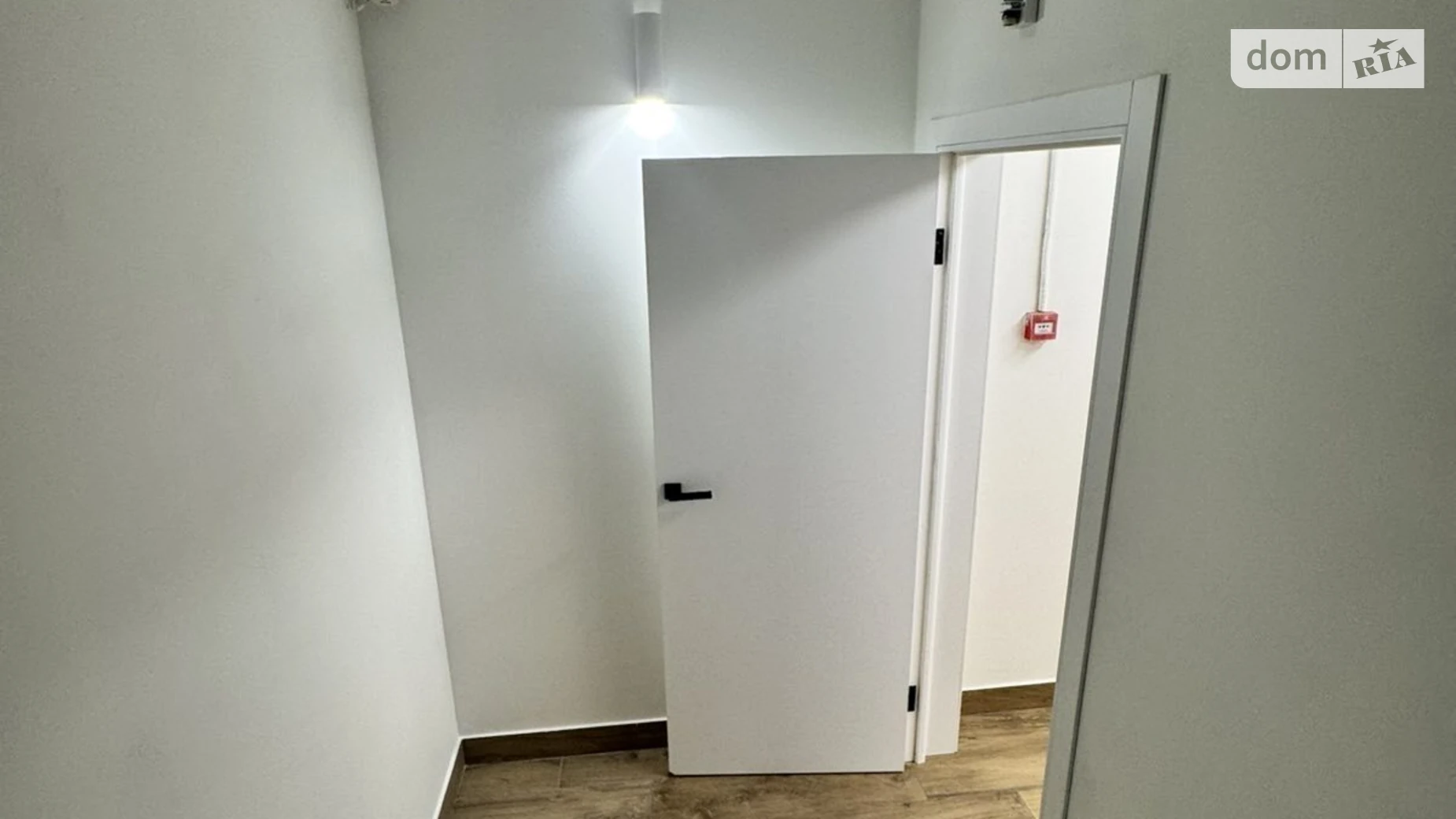 Сдается в аренду офис 88 кв. м в бизнес-центре, цена: 2400 $ - фото 5