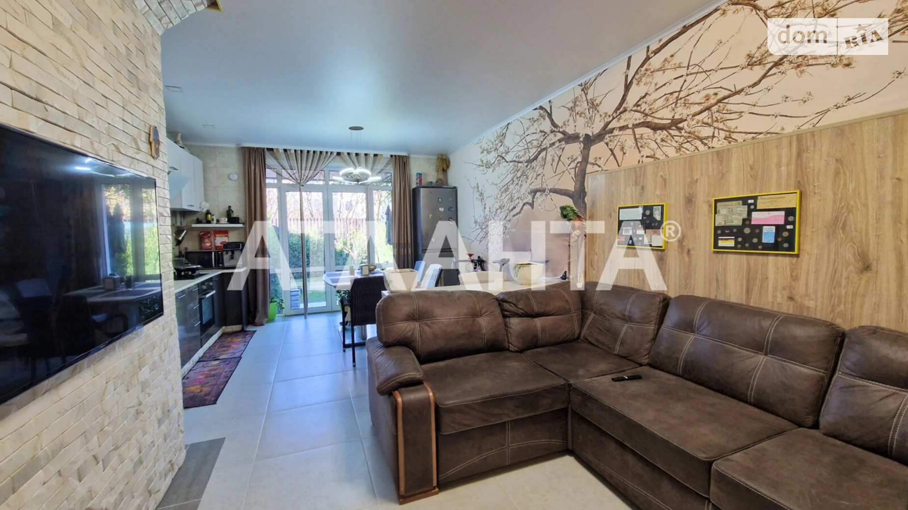 Продается дом на 3 этажа 123 кв. м с камином, цена: 122000 $ - фото 2