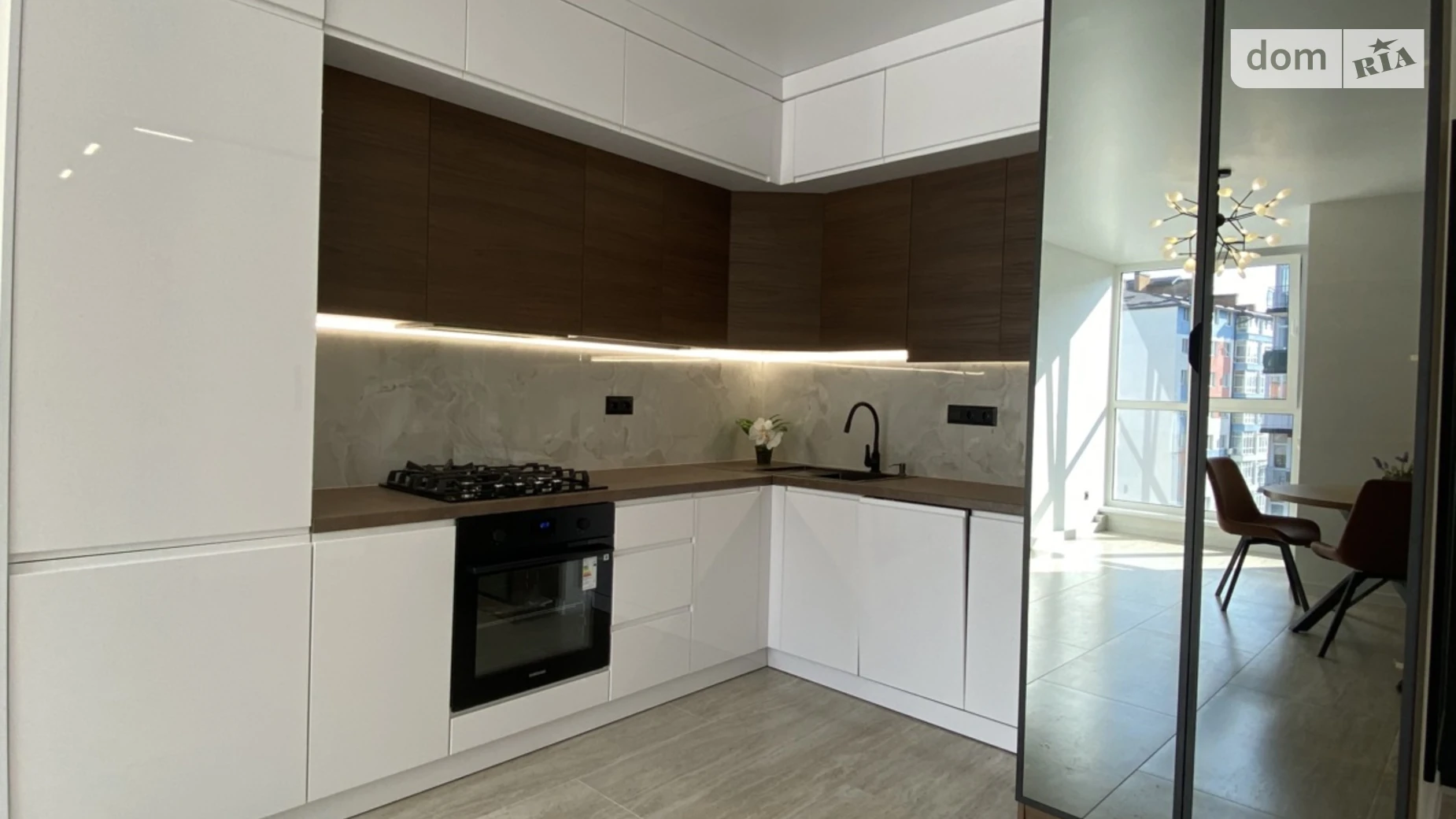 Продается 2-комнатная квартира 57 кв. м в Ивано-Франковске, ул. Национальной Гвардии, 3Г - фото 2