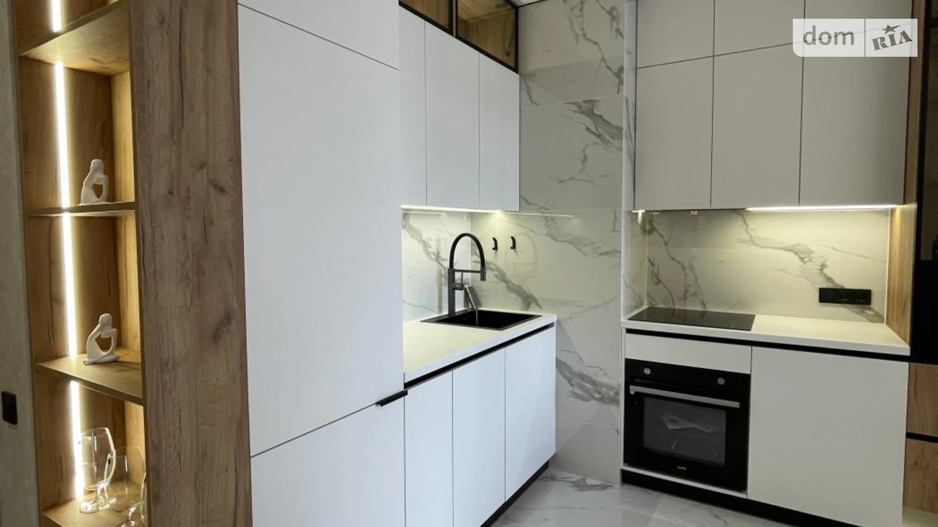 Продается 1-комнатная квартира 42 кв. м в Одессе, ул. Генуэзская, 1/1 - фото 2