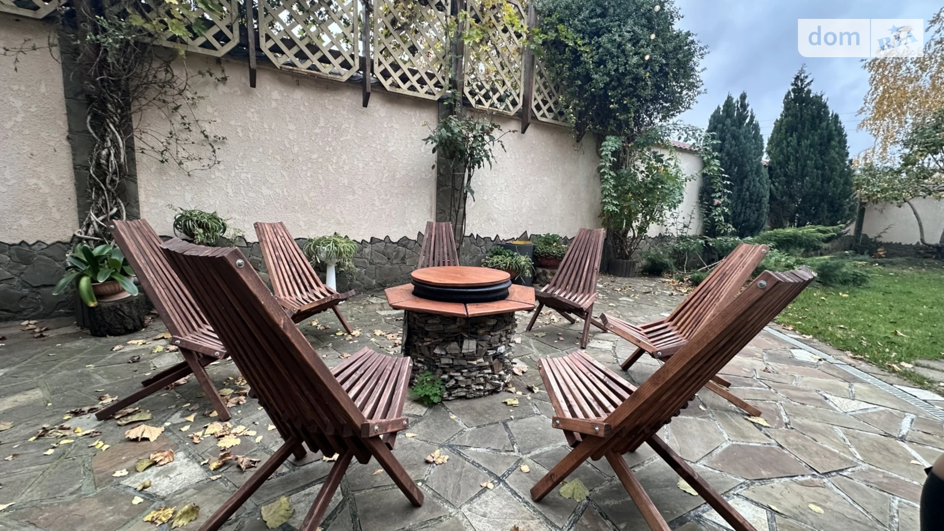 Продается дом на 3 этажа 250 кв. м с балконом, цена: 270000 $ - фото 2