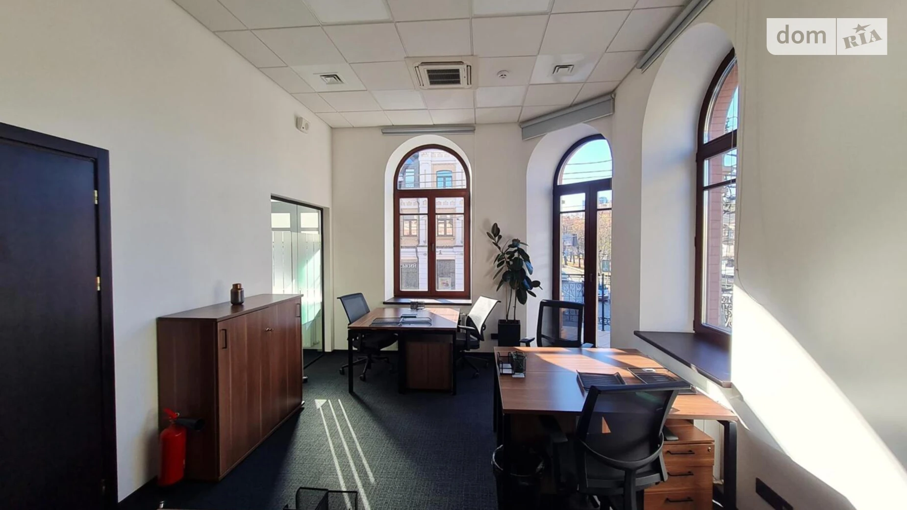 Сдается в аренду офис 100 кв. м в бизнес-центре, цена: 3500 $ - фото 2