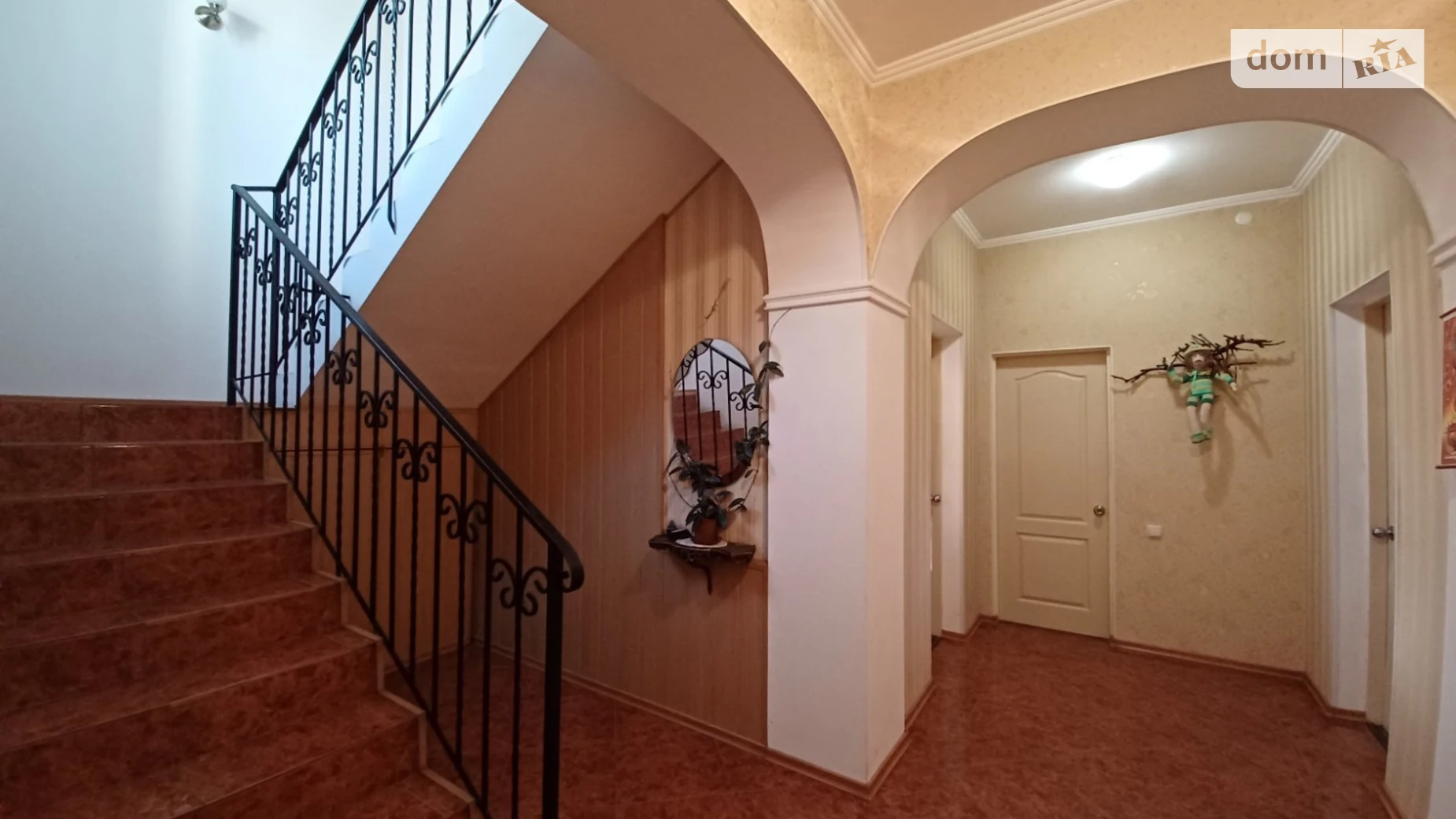 Продается дом на 2 этажа 252 кв. м с бассейном, цена: 115000 $ - фото 2