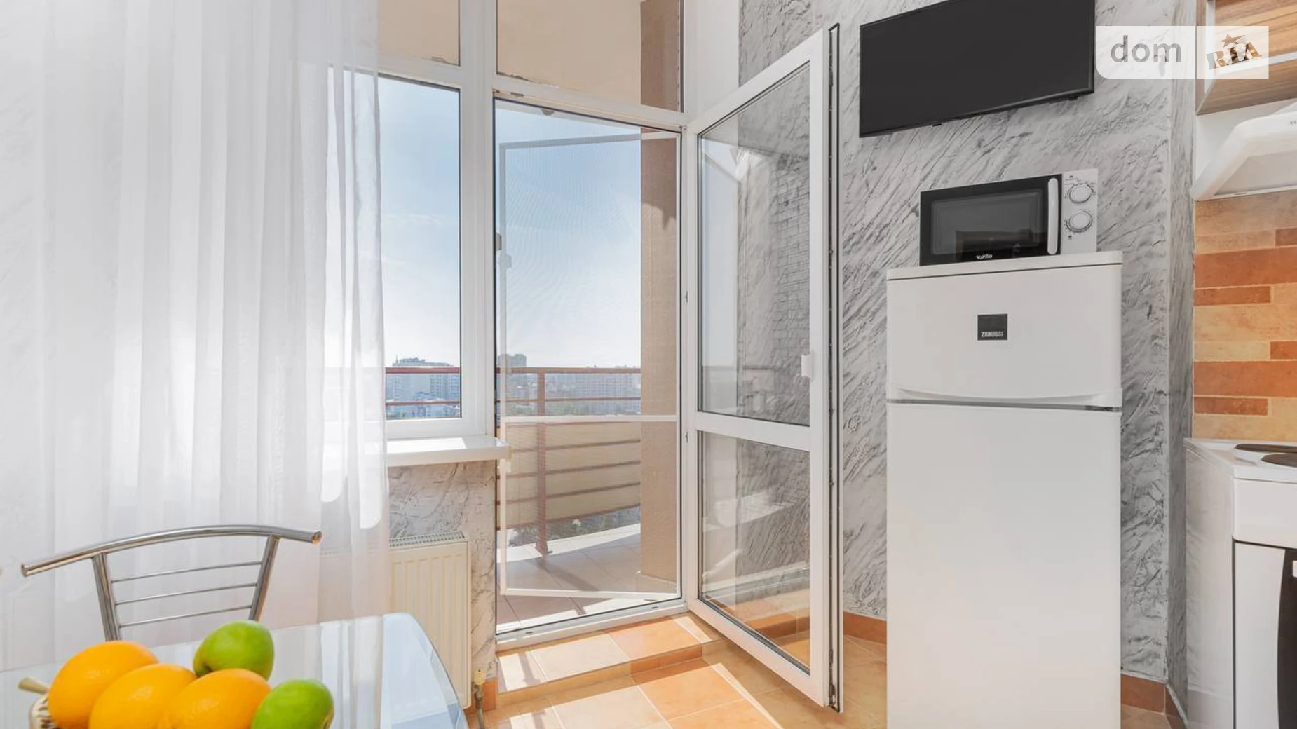 Сдается в аренду 1-комнатная квартира 57 кв. м в Одессе, ул. Инглези, 6/1 - фото 2