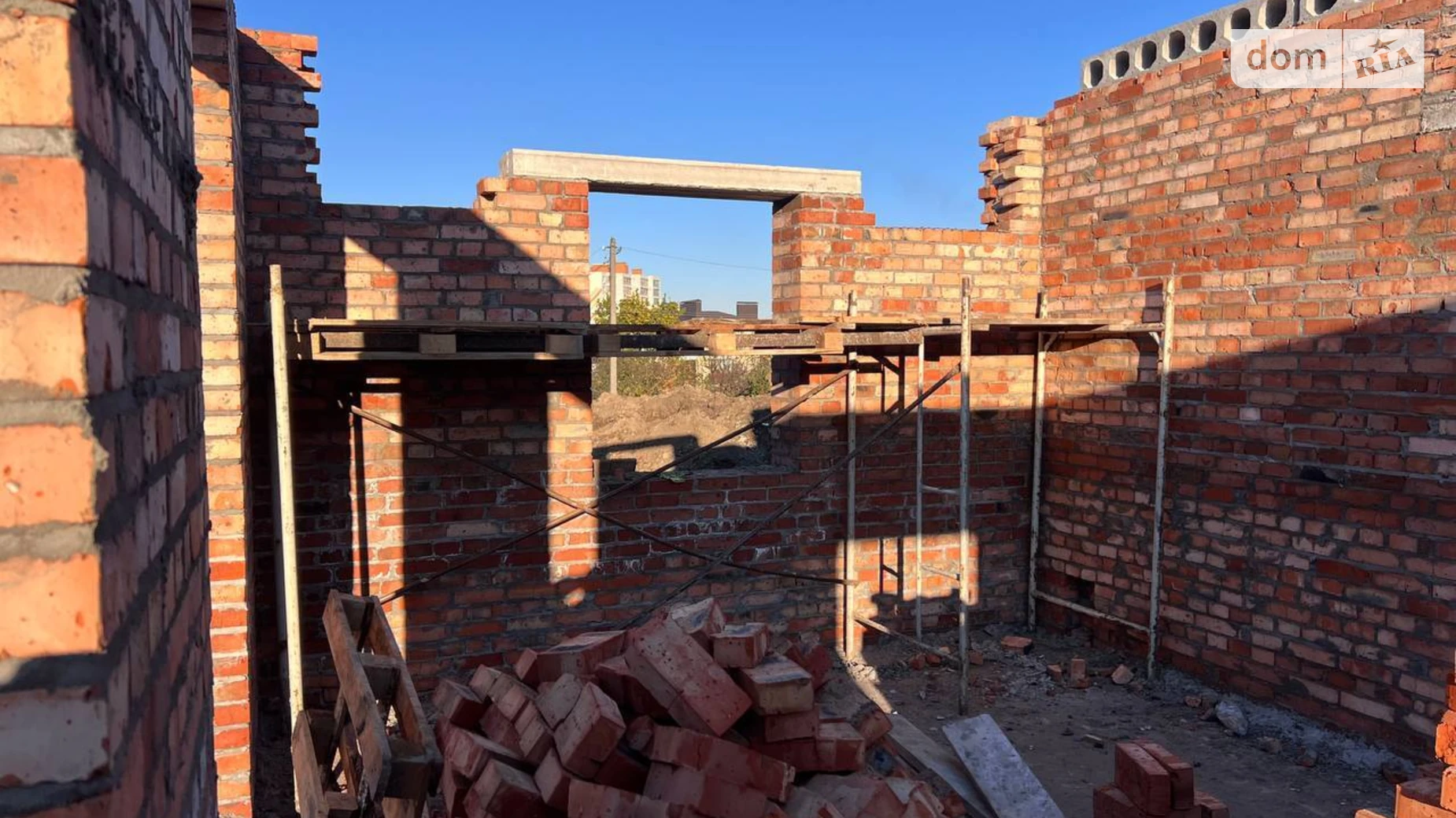 Продается дом на 2 этажа 130 кв. м с гаражом, цена: 135000 $ - фото 3