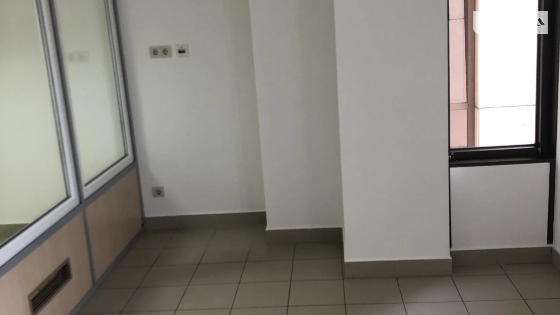 Сдается в аренду офис 53 кв. м в бизнес-центре, цена: 34450 грн - фото 2