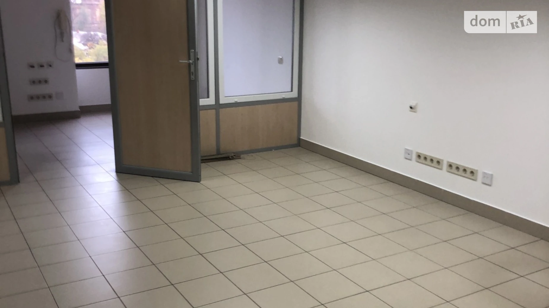 Сдается в аренду офис 53 кв. м в бизнес-центре, цена: 34450 грн - фото 4