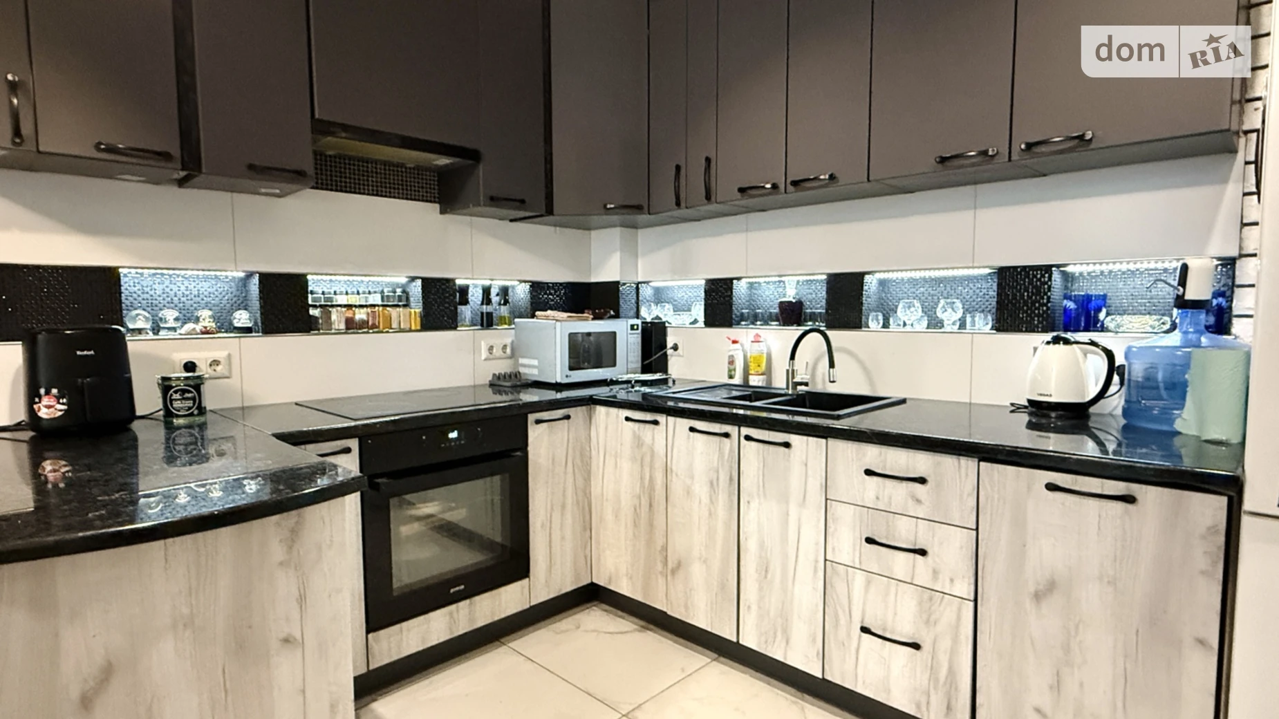 Продается 2-комнатная квартира 55.4 кв. м в Ирпене, ул. Университетская(Карла Маркса), 3/11 - фото 2