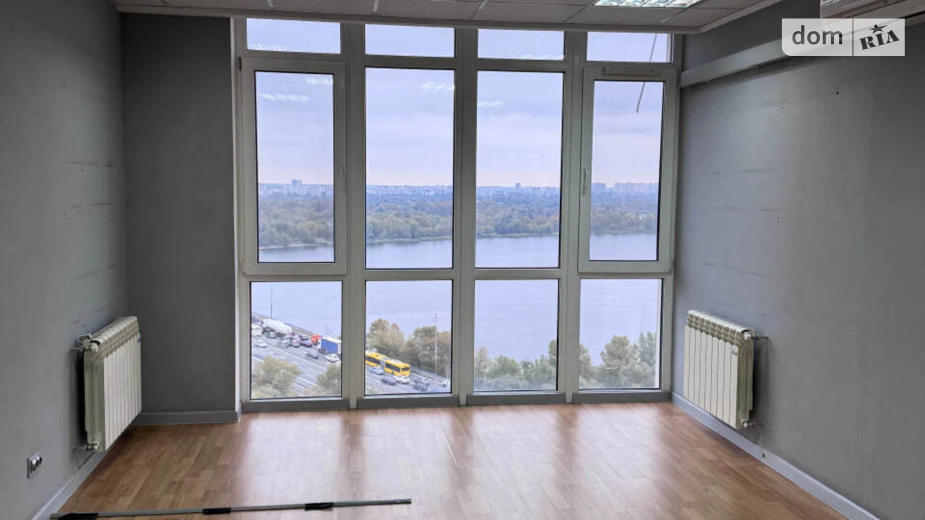 Сдается в аренду офис 122.4 кв. м в бизнес-центре, цена: 1500 $ - фото 2