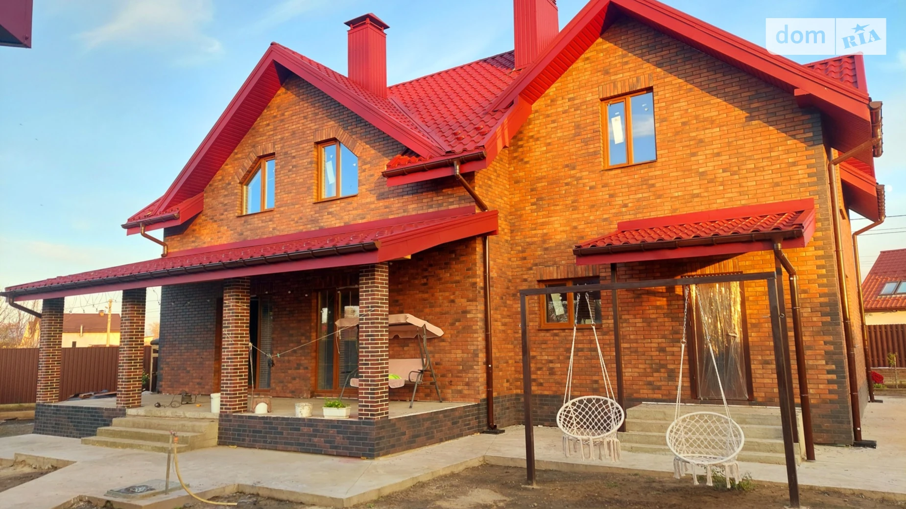 Продается дом на 2 этажа 234 кв. м с подвалом, цена: 168000 $ - фото 2